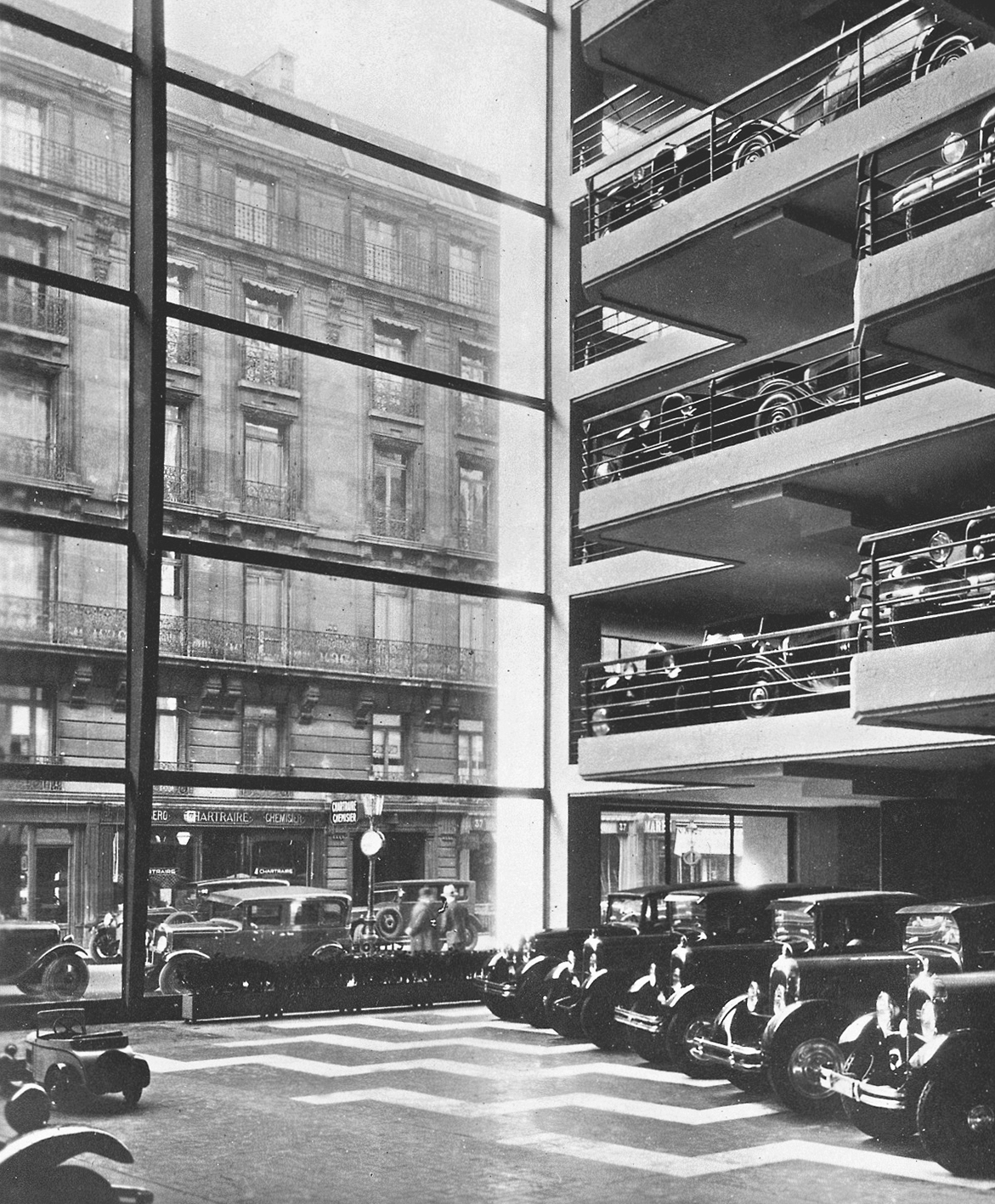 Citroën Garage, Rue Marbeuf, Paris, 1929 (architects A. Laprade and L. Bazin). Glazed facade by Jean Prouvé