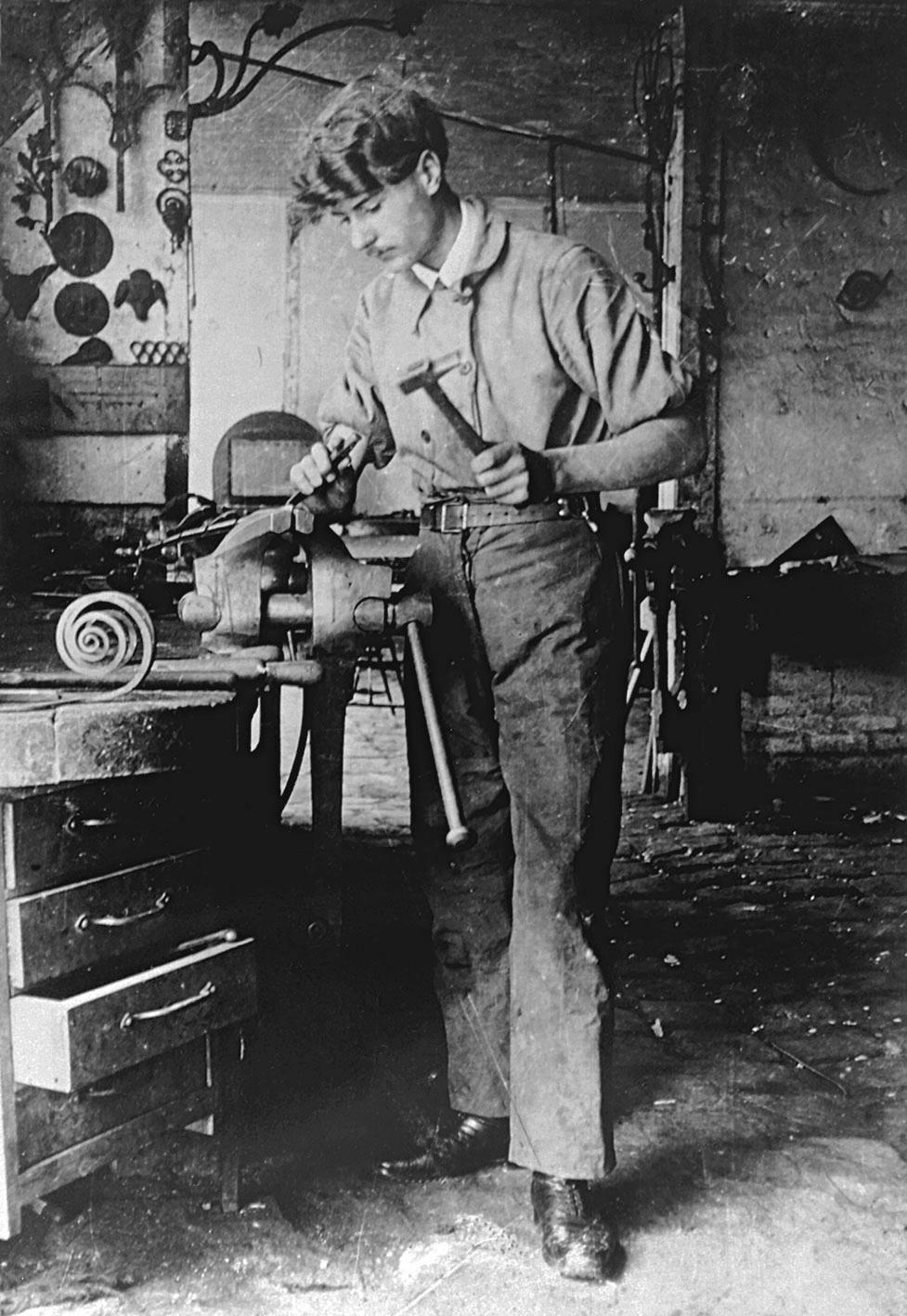 Jean Prouvé in Émile Robert’s workshop, ca. 1917.