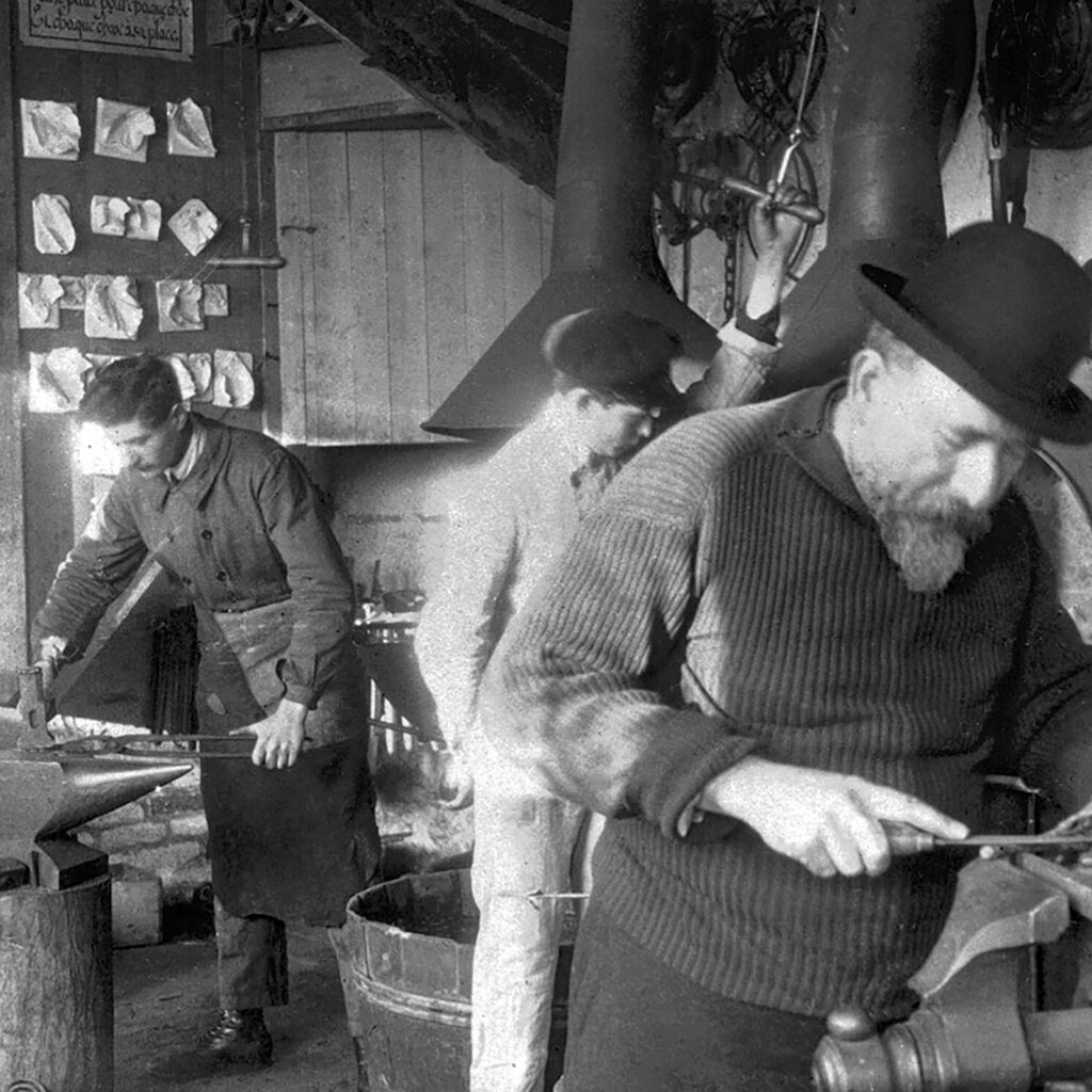 Jean Prouvé pendant son apprentissage chez Émile Robert, Enghien-les-Bains, c. 1917