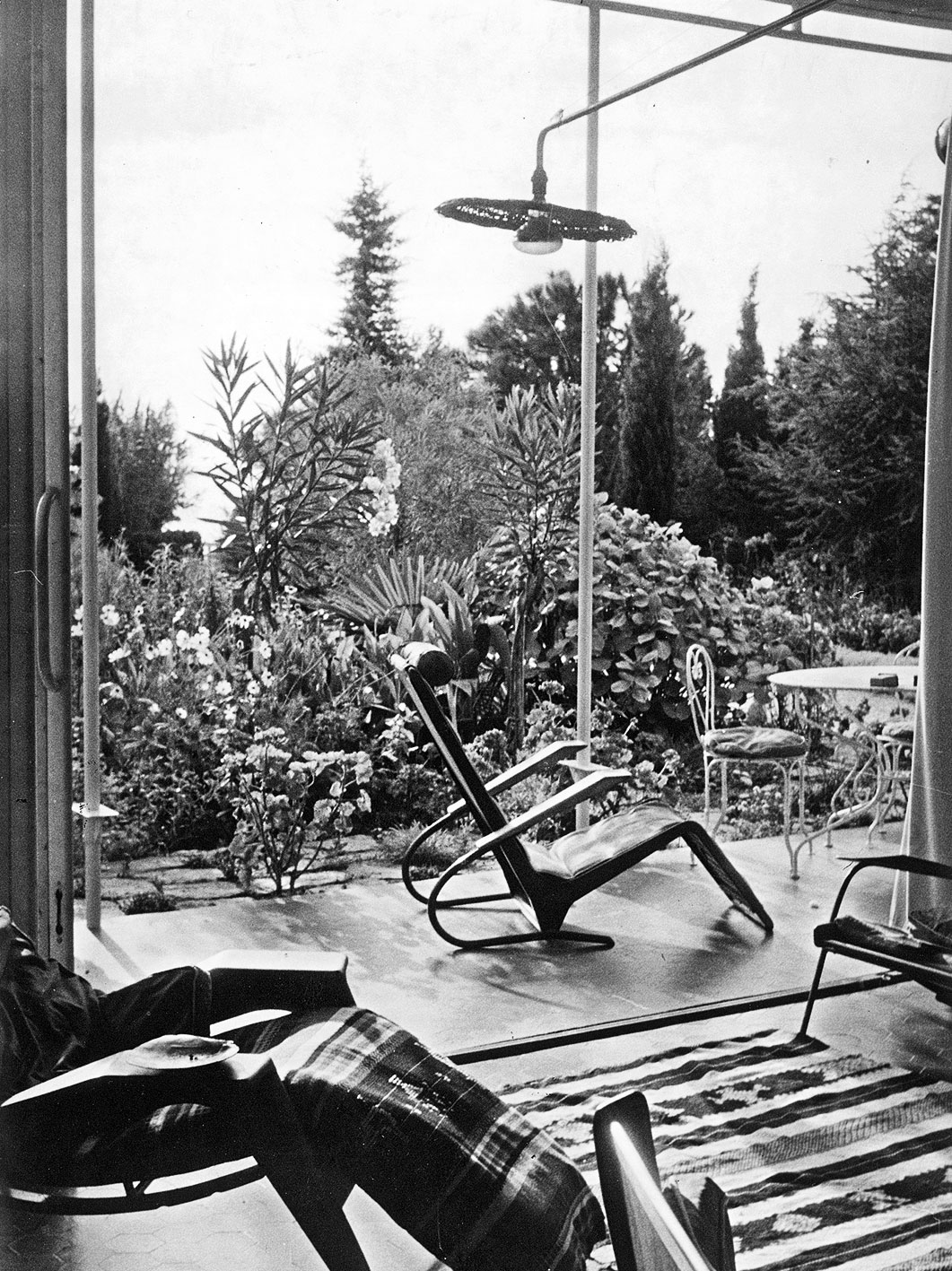 Rocking lounge-armchair, 1945. View from the Lopez House, Guerrevieille, 1951 (H. Prouvé, architect).