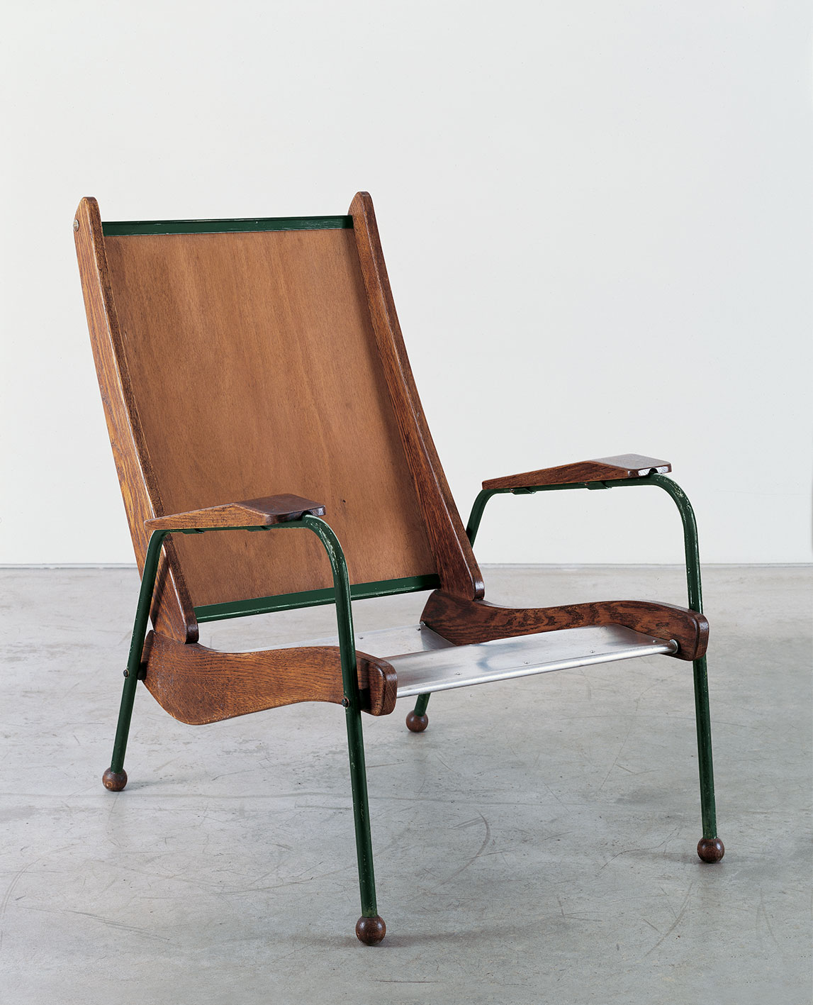Visiteur no. 350 armchair, variant with plywood backrest and aluminum seat, ca. 1952.