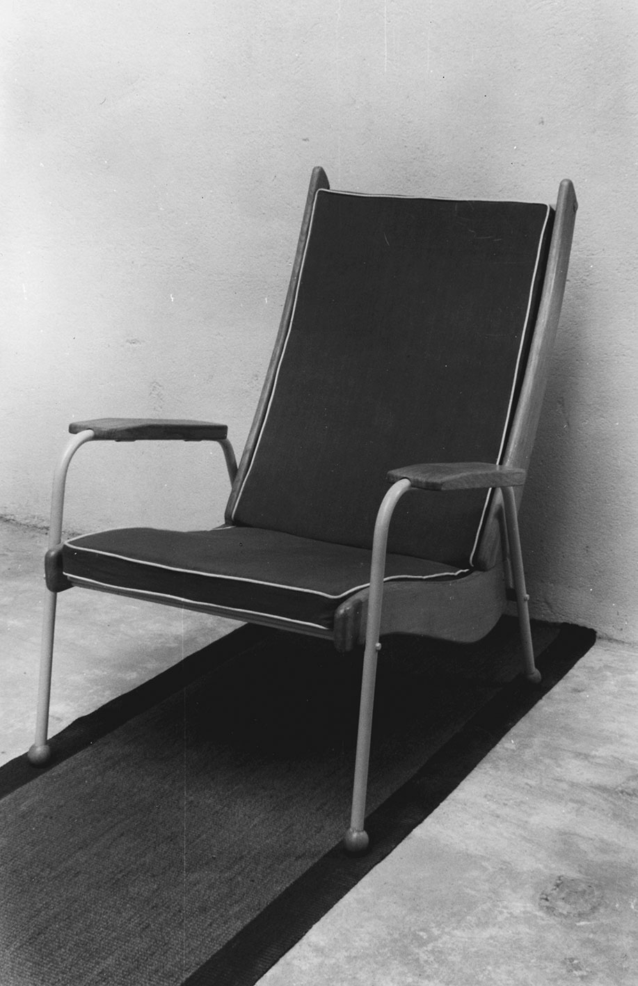 Visiteur Métropole FV 12 armchair, 1948. Prototype in the workshop, ca. 1948.