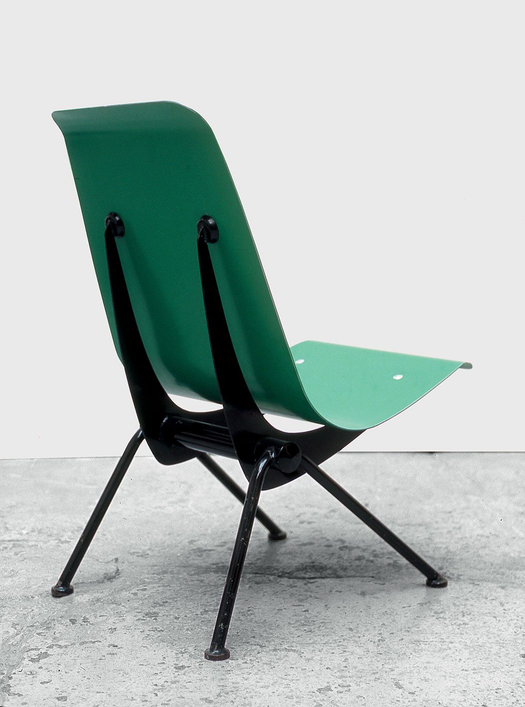 Fauteuil Léger no. 356, variant with seat in lacquered sheet aluminum, 1955.