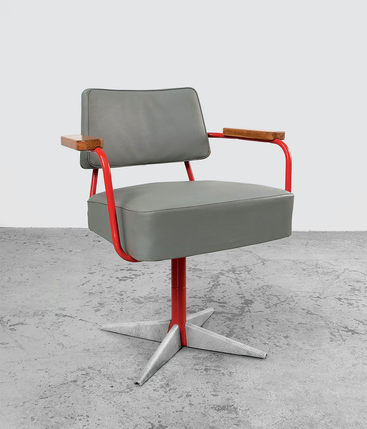 Direction no. 353 swiveling office chair, variant with base in sheet steel dressed in sheet aluminum with “diamond point” motif, 1951.