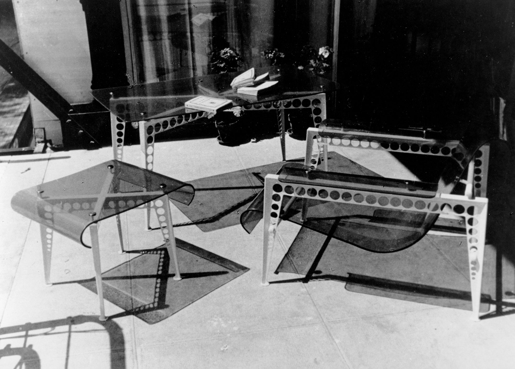 Lawn chair, stool and coffee table, 1937 with Jacques André. Presentation: Union des Artistes Modernes Exposition internationale, Paris, 1937.