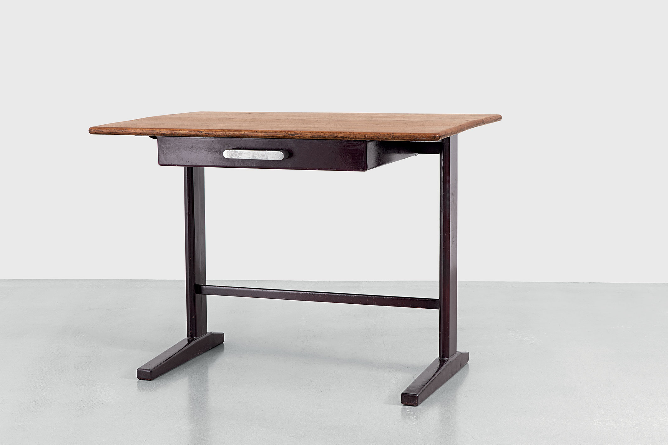 Table no. 20, variant with tapered feet, ca. 1935.