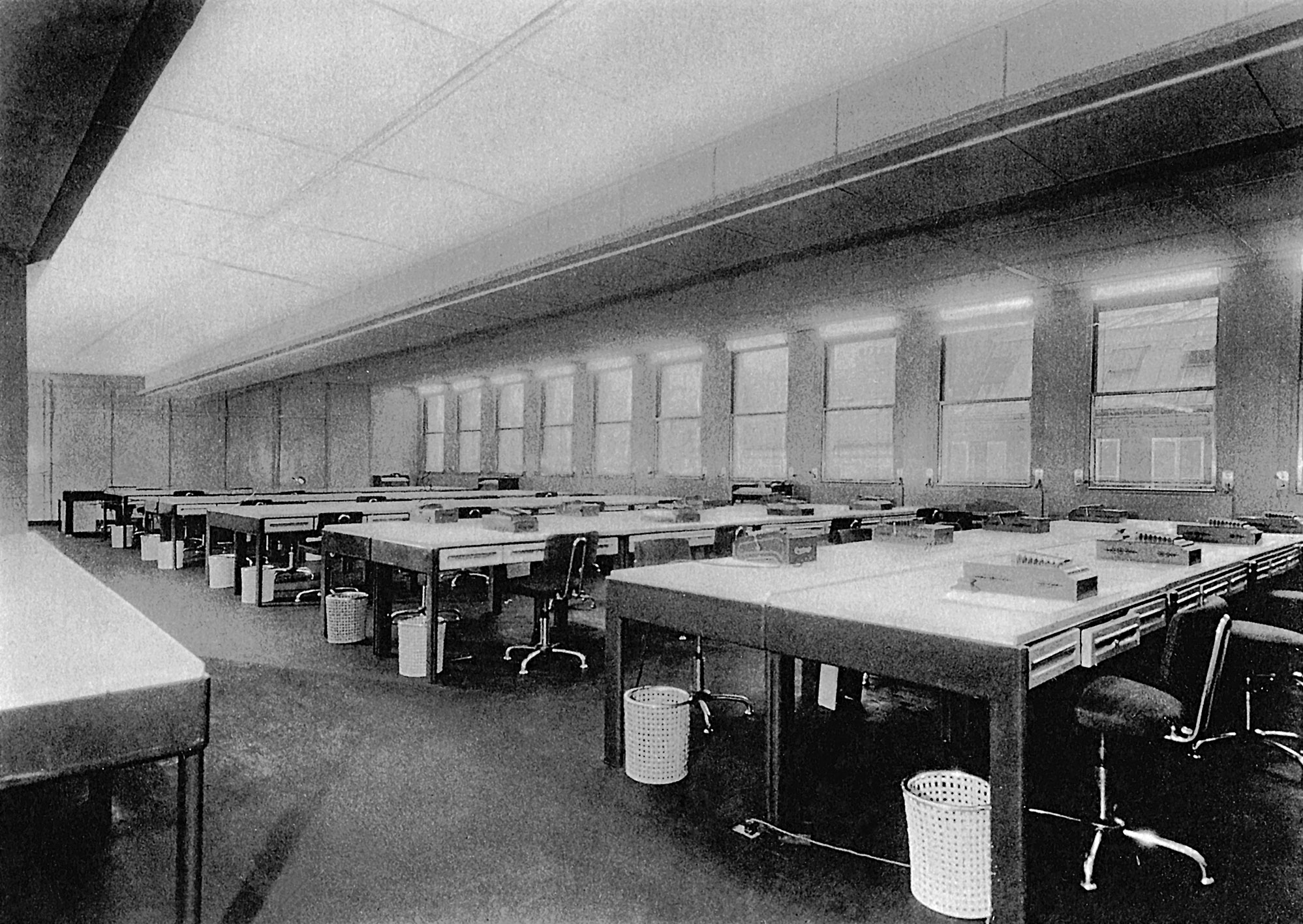 CPDE office, Paris, ca. 1935 (architect U. Cassan, interior design P. Bey and M. Bovis, 1932–1934). Plate from the Encyclopédie d’architecture. Constructions modernes, vol. XI.
