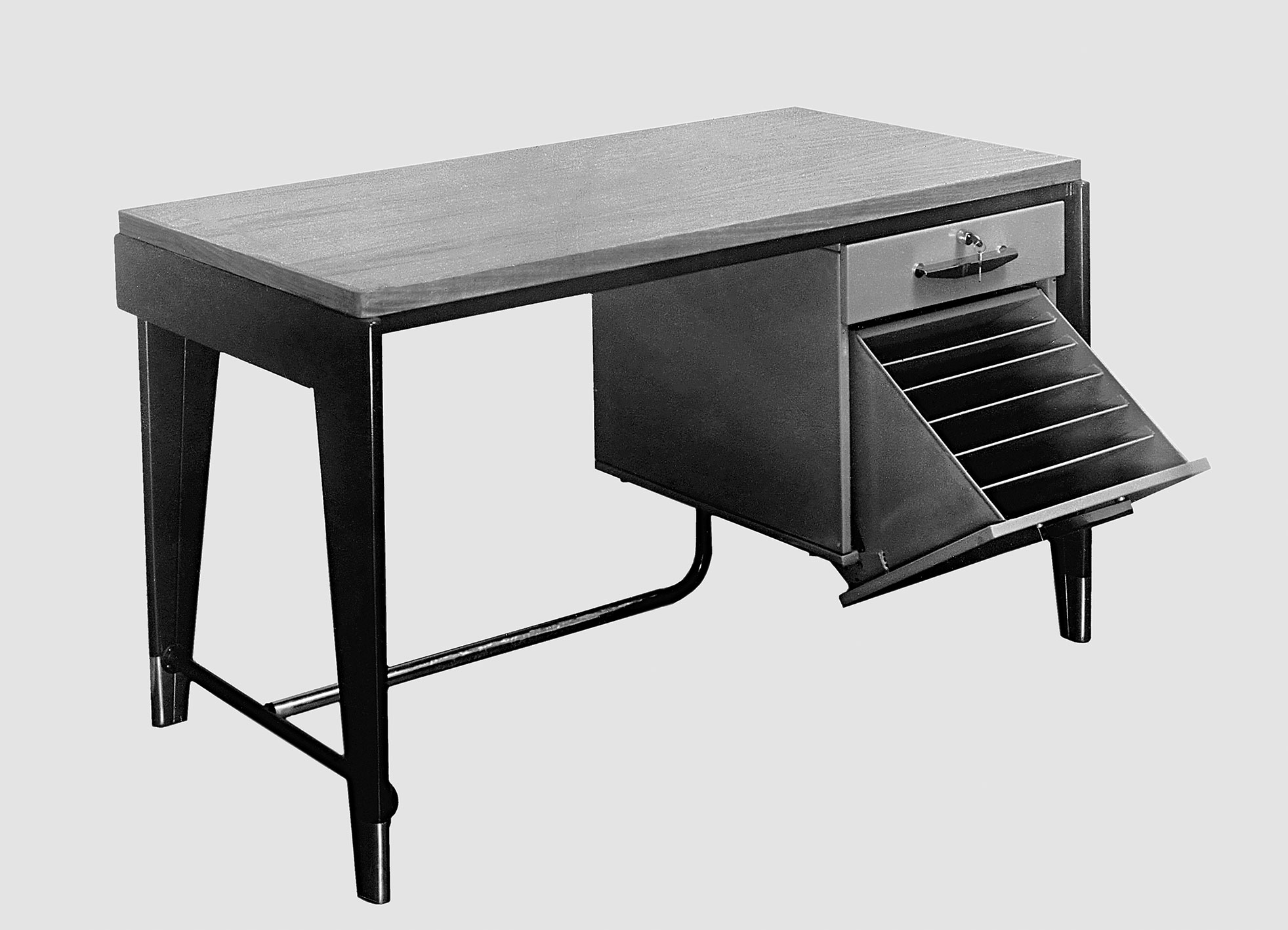 Dactylo BDM 41 metal desk, 1946.