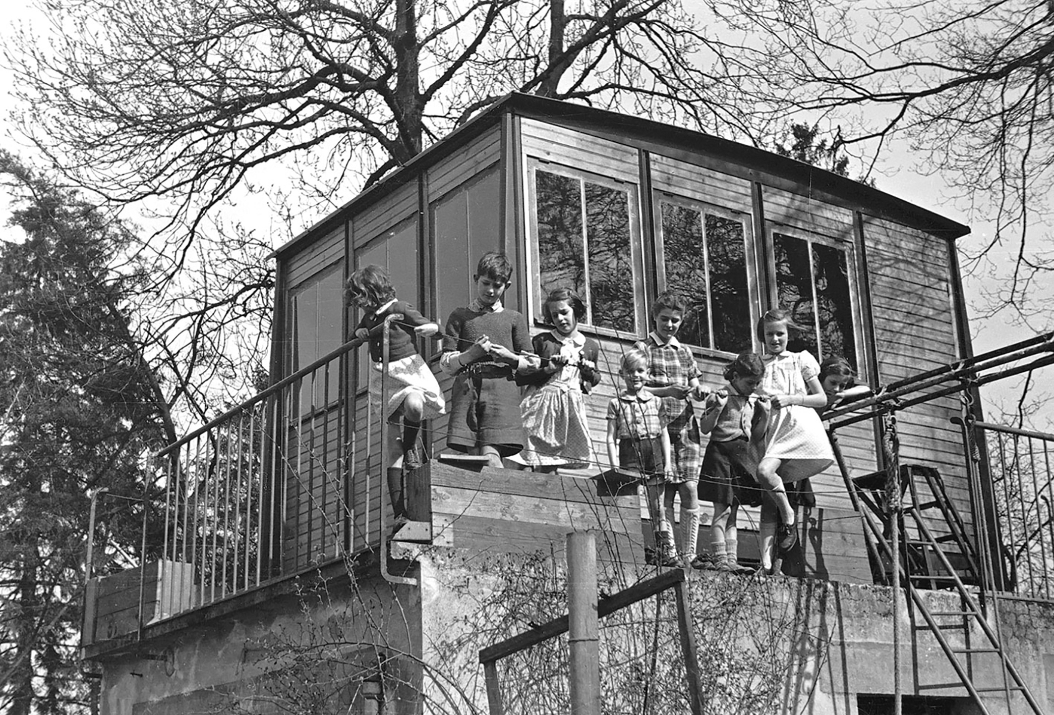 Military shelter erected in the garden of the family home, Rue d’Auxonne, Nancy, for the Prouvé children and their friends, ca. 1946.