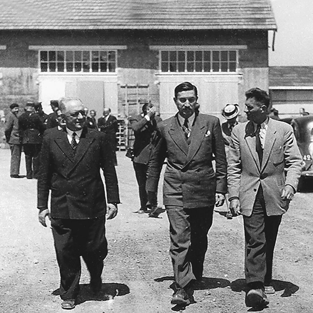 Visite d’Eugène Claudius-Petit, ministre de la Reconstruction et de l’Urbanisme, aux Ateliers Jean Prouvé, Maxéville, 21 juin 1949.