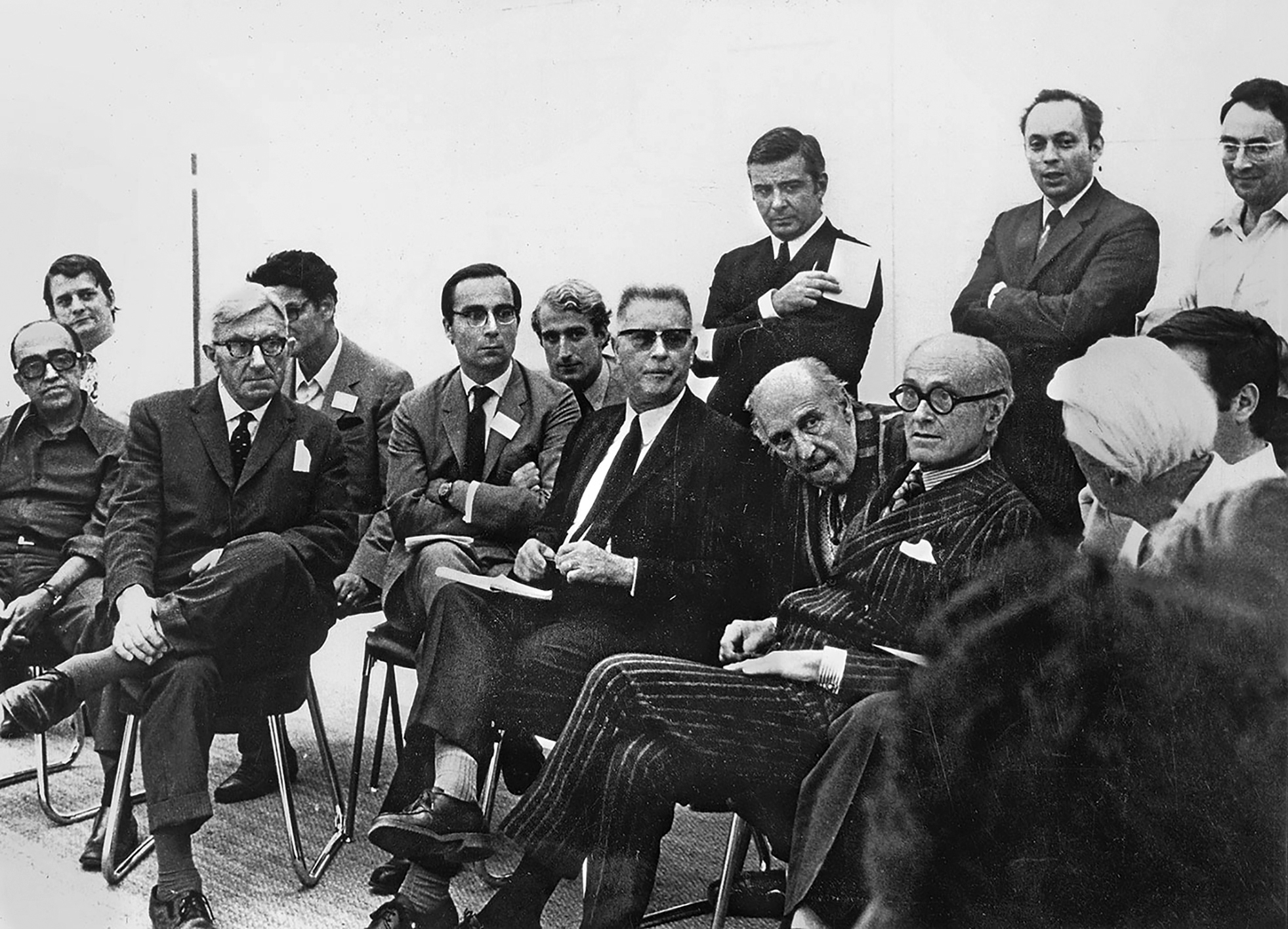 Le jury du concours international d’architecture pour le Centre Georges Pompidou présidé par Jean Prouvé, 1971.