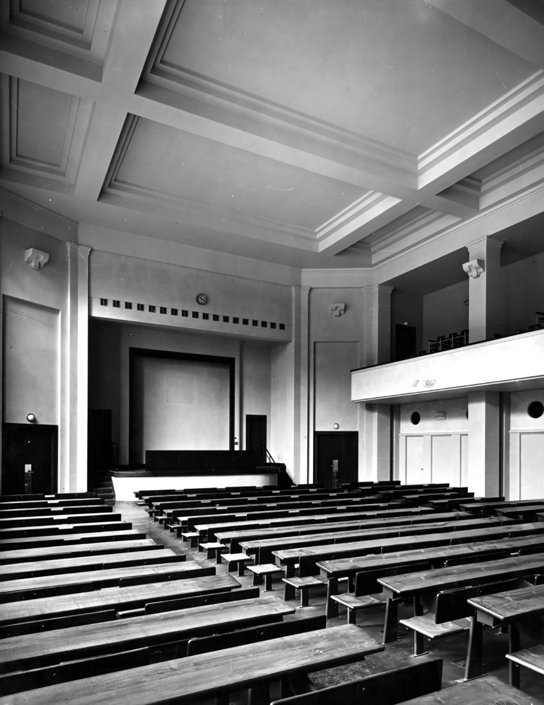 École des sciences politiques, Paris. Aménagement d’un amphithéâtre de 300 places, 1934.