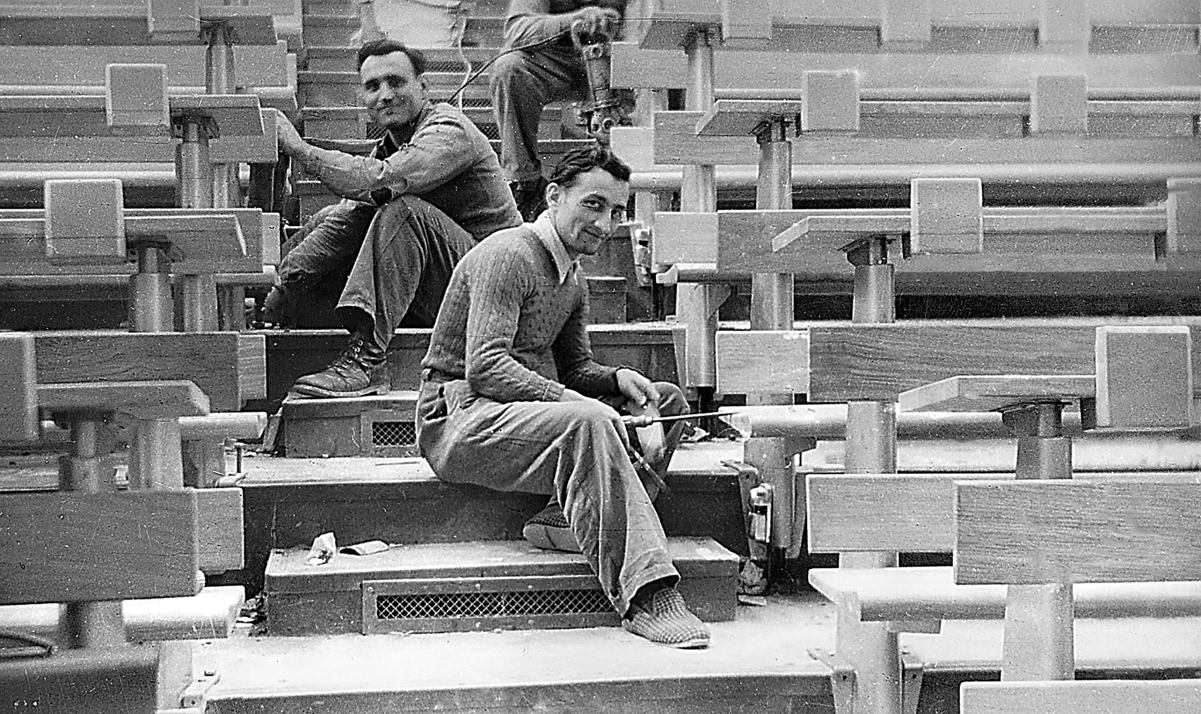 Université de Paris, Faculté de Médecine, Paris (architects L. Madeline and J. Walter, 1952–1953). Assembly of lecture hall chairs, 1953. Frame in bent sheet steel, fixed tables and benches in solid wood.