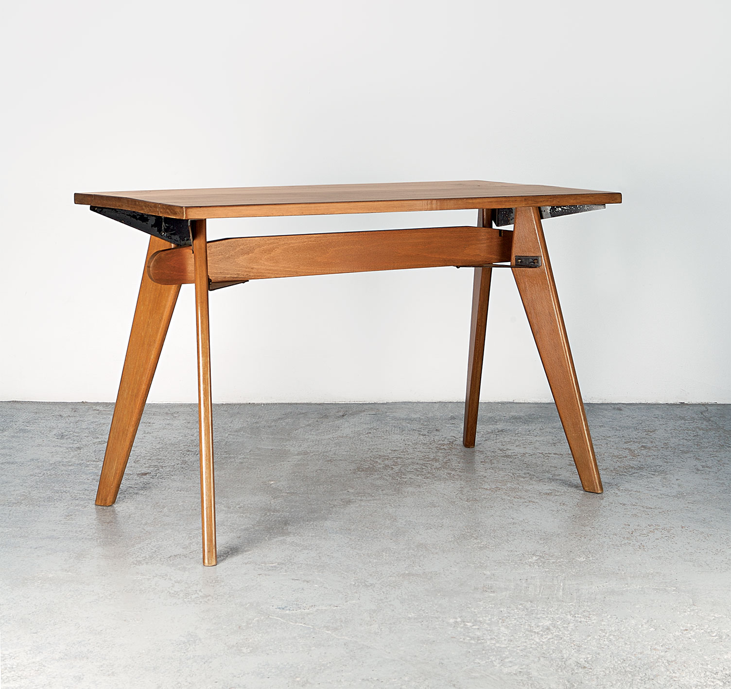 BCC table, prototype created in collaboration with Pierre Jeanneret, 1942.
