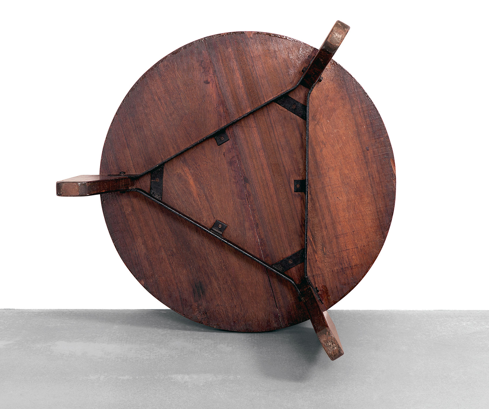 Guéridon bas. Adapted by Charlotte Perriand for the Air France building, Brazzaville, 1952. Solid African wood (kambala).