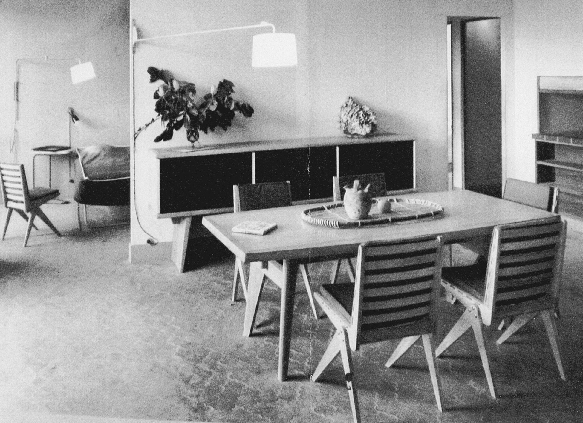 Prototype apartment of the La Frontal building, Toulon, France (J. de Mailly, architect, 1950-1955). Large model presented at the exhibition Habitation, Salon des arts ménagers, Paris, 1951. Pierre Jeanneret and Charlotte Perriand furniture. Swing jib lamp by the Ateliers Jean Prouvé.