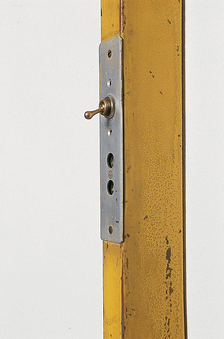 Adjustable swing-jib lamp, mounted on a squared-off long tube to hide the wiring, 1948. Detail of the light switch. Provenance: École de la Verrerie, Croismare.