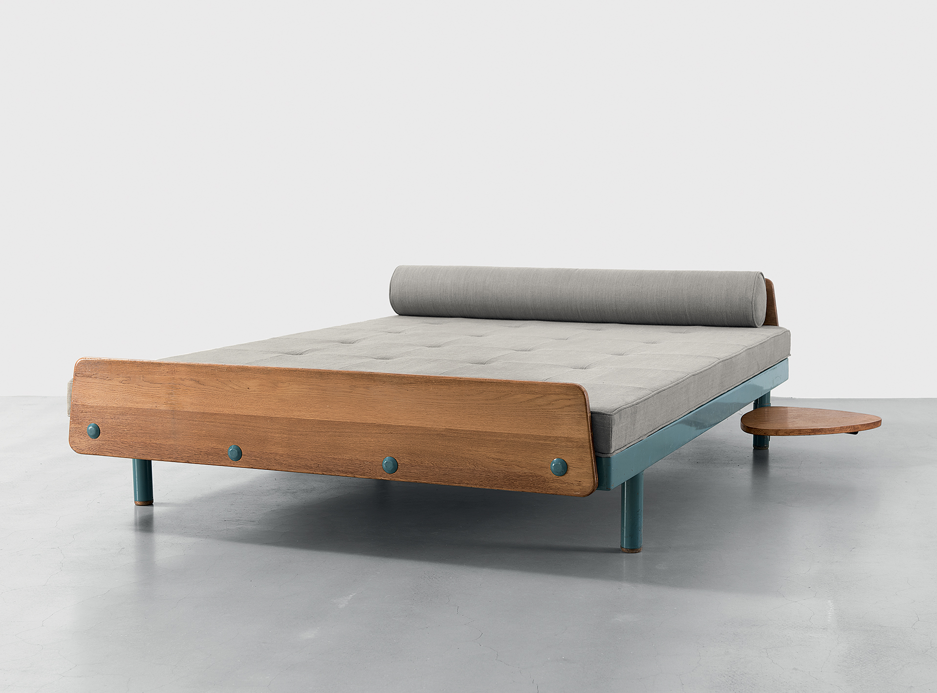 SCAL no. 458 bed, variant with swiveling tablet by Charlotte Perriand, 1957.