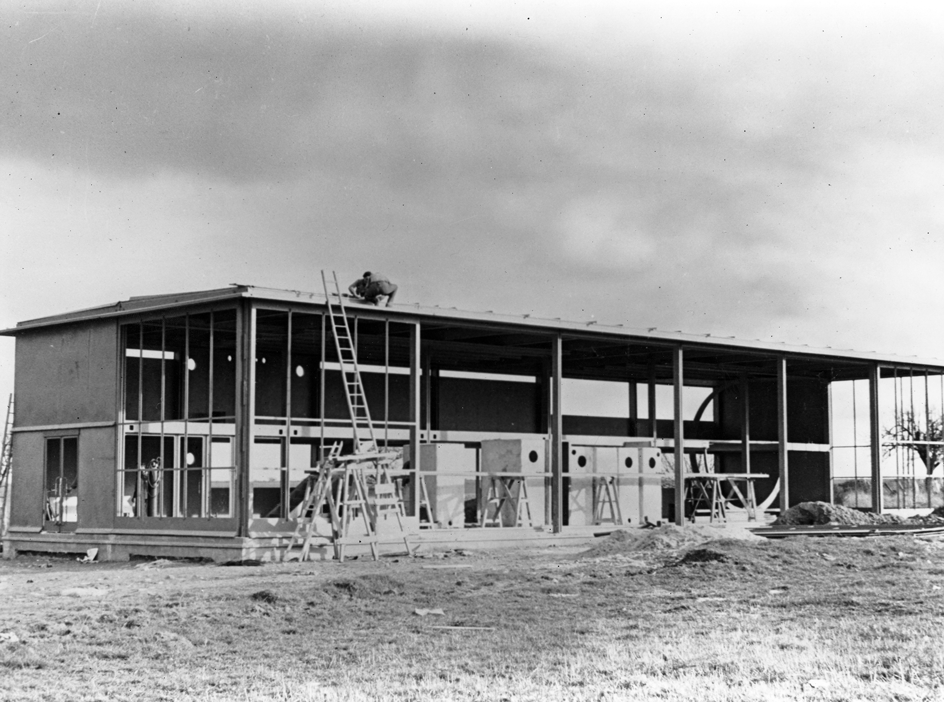 Roland Garros Flying Club (Jean Prouvé, with architects Eugène Beaudouin and Marcel Lods). View of the building site, Buc, 1935.
