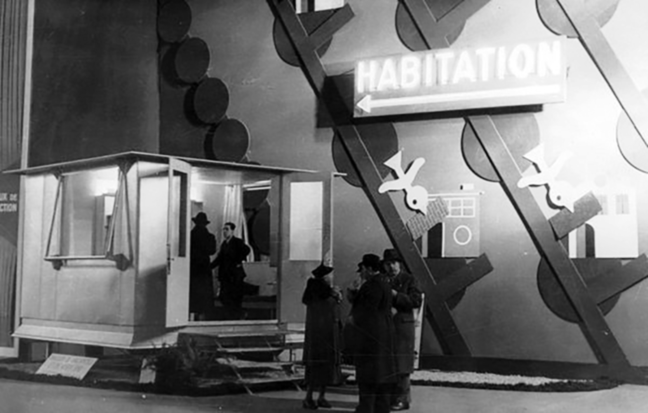 Maison de week-end BLPS (E. Beaudouin et M. Lods, arch., Ateliers Jean Prouvé, concepteur, Les Forges de Strasbourg, constructeur), prototype 1937. Exposition de l'habitation, Grand Palais, Paris, 1938.