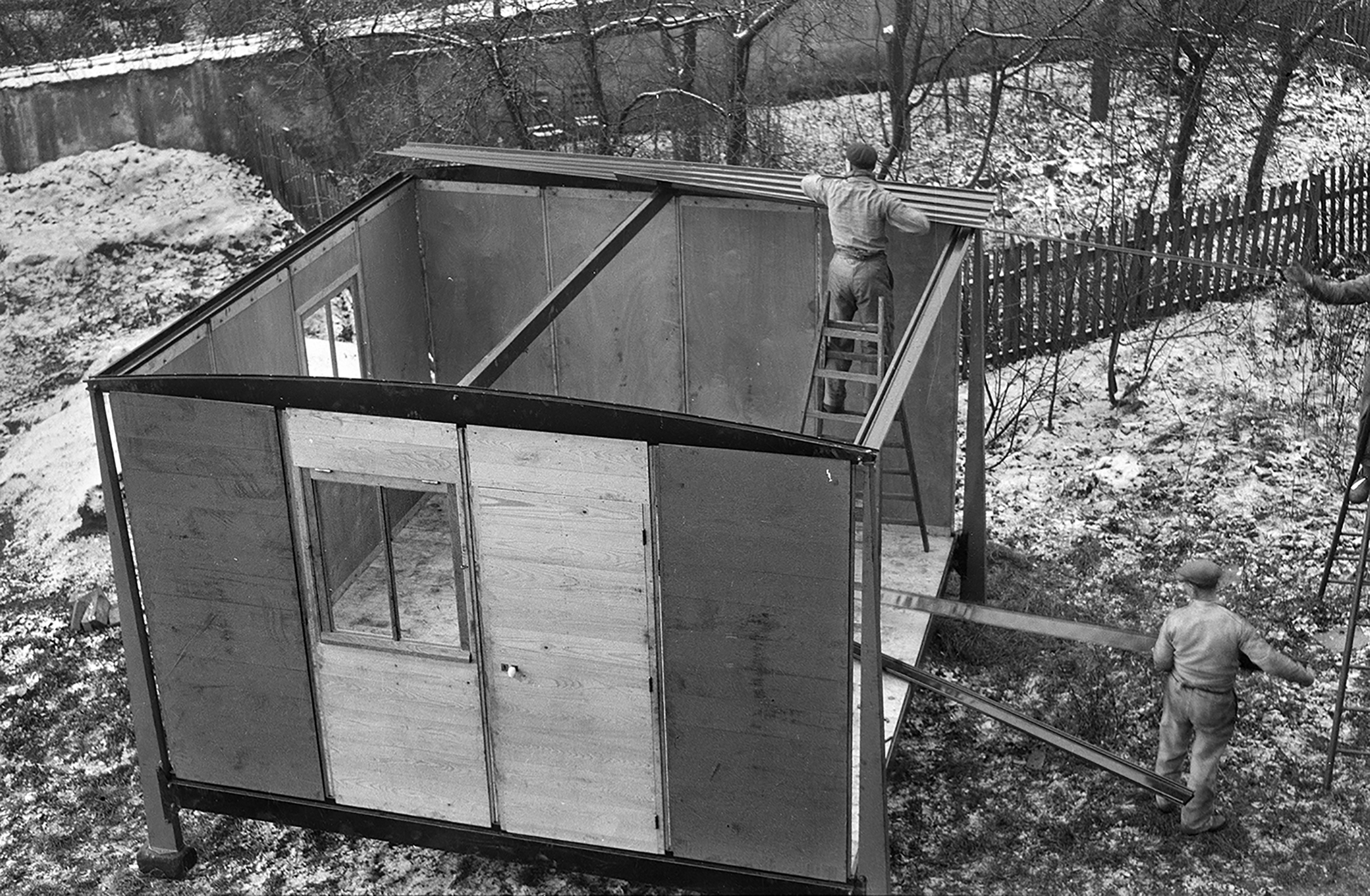 4x4 Military Shelter. Assembling the prototype at the Ateliers Jean Prouvé, Rue des Jardiniers, Nancy, November 1939.