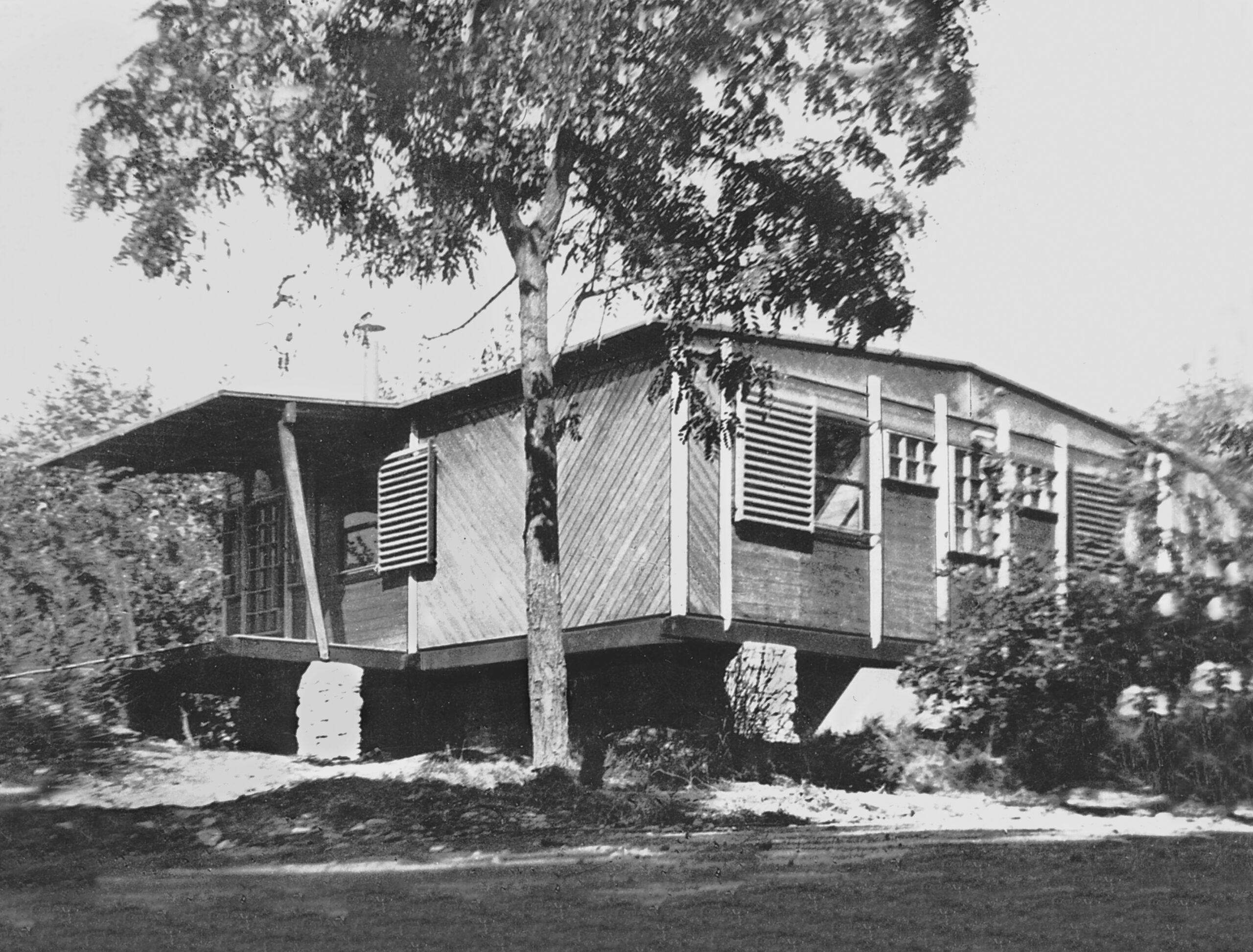 F 8x8 BCC Demountable house. Constructional system Jean Prouvé, architect Pierre Jeanneret. AFC engineer’s house, Saint-Auban, 1941–1942.