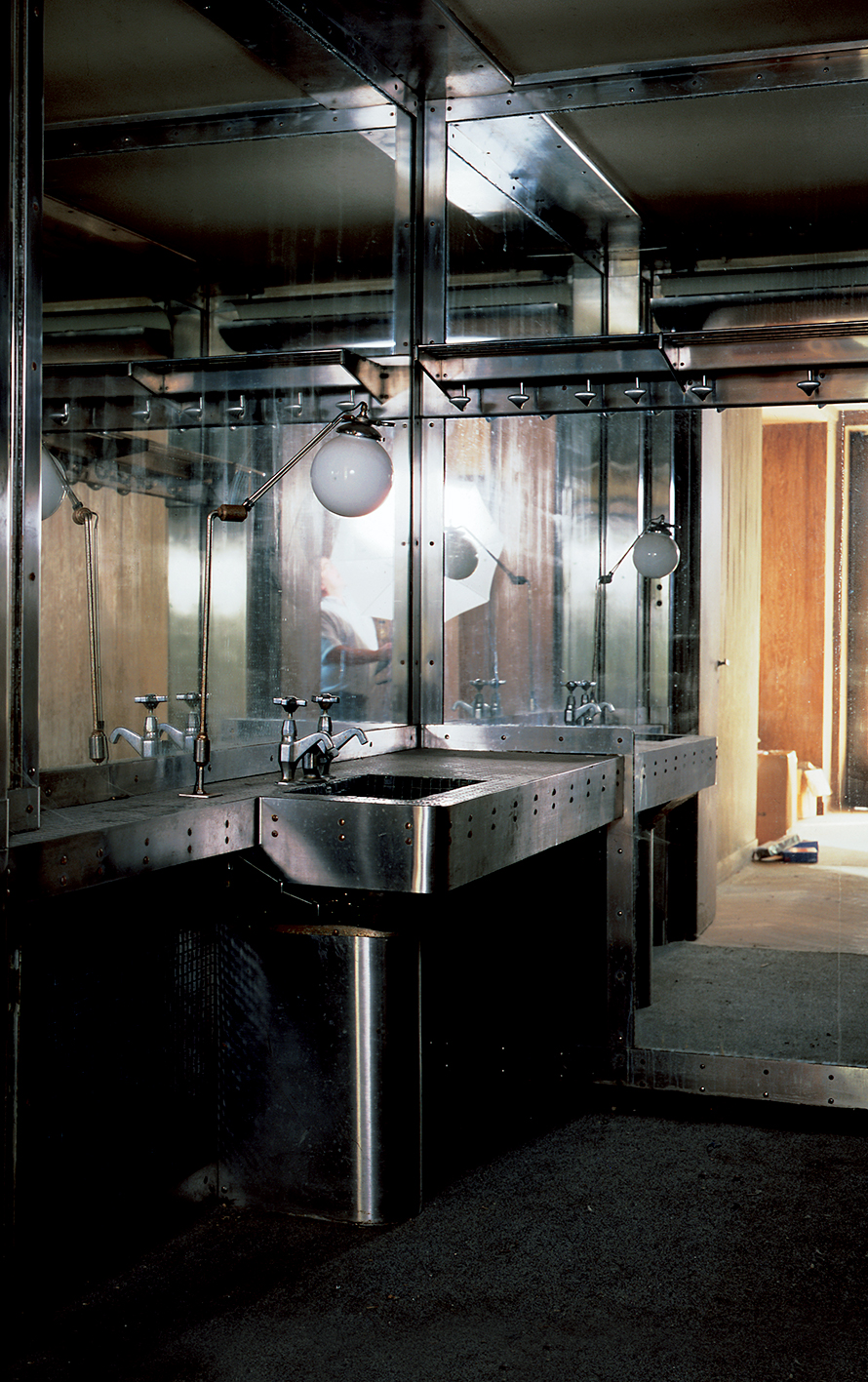 Stainless steel changing room, 1931. Ch. France House at Ferdrupt (architect Ch. Hindermeyer, interior design by Chanaux, 1930).
