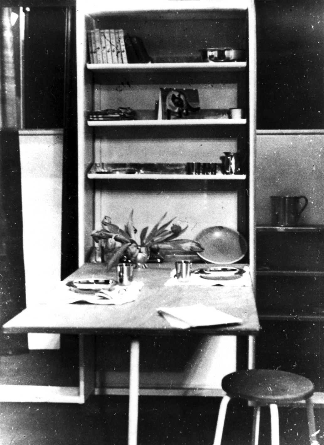 Demountable week-end house BLPS (architects E. Beaudouin and M. Lods, designer Ateliers Jean Prouvé, constructor Les Forges de Strasbourg, 1937). Interior of the prototype presented at the Salon des Arts Ménagers, 1938: shelves and adjustable table.