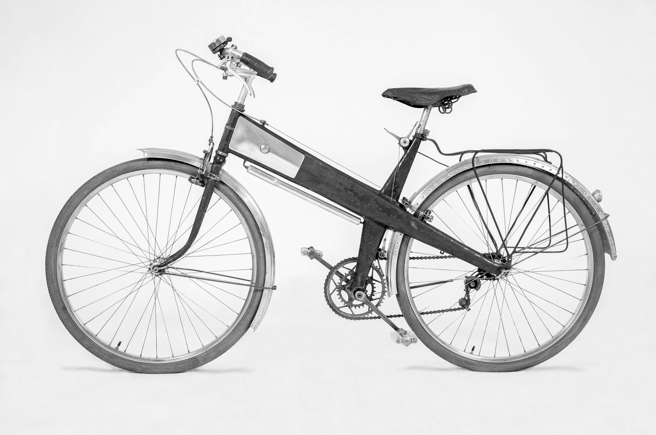 Bicyclette, 1941. Tôle d’acier pliée et aluminium.