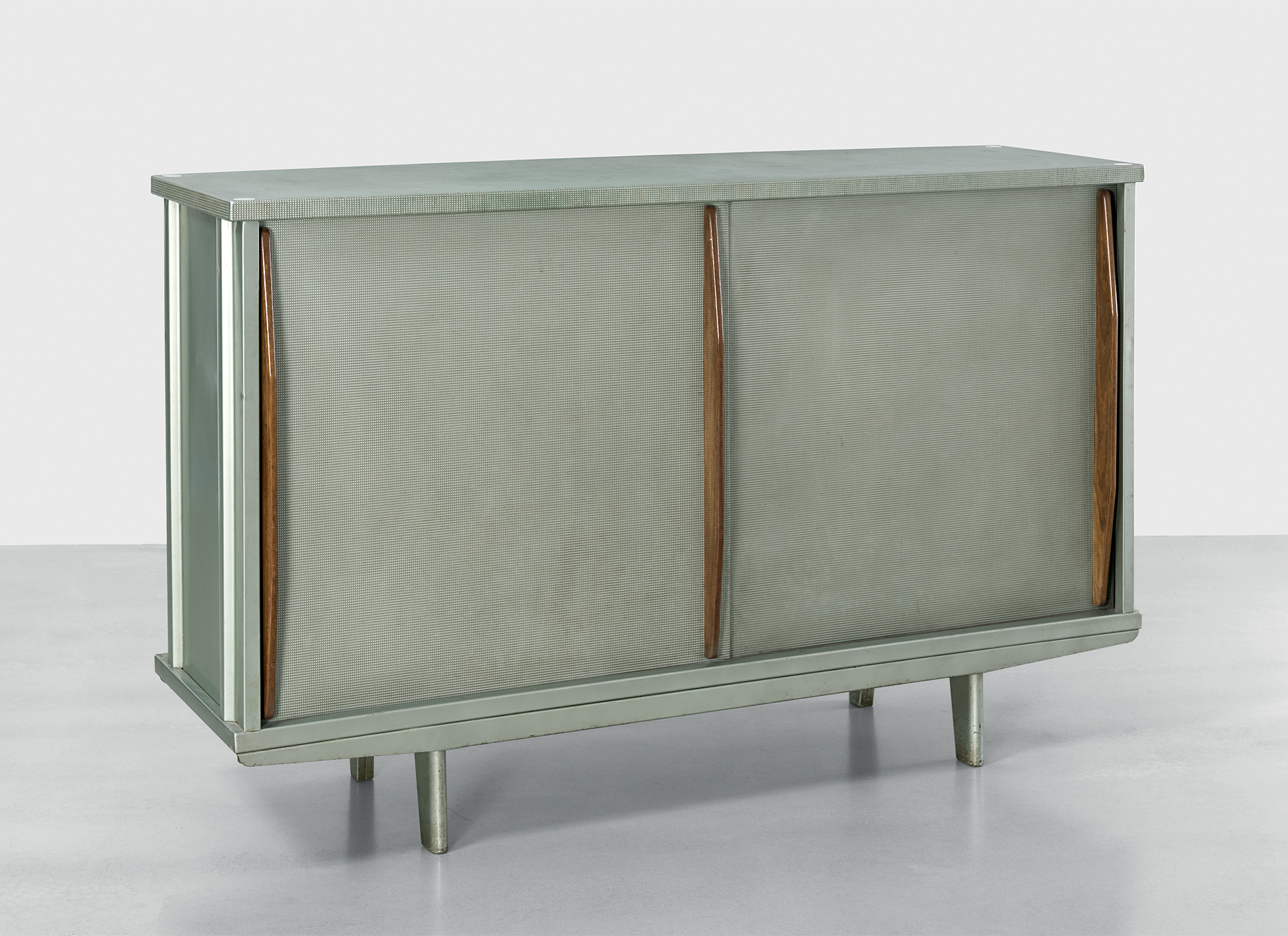 Cabinet no. 152, variant with lacquered pressed aluminum sides, doors and top covered with diamond-patterned sheet aluminum, 1952.