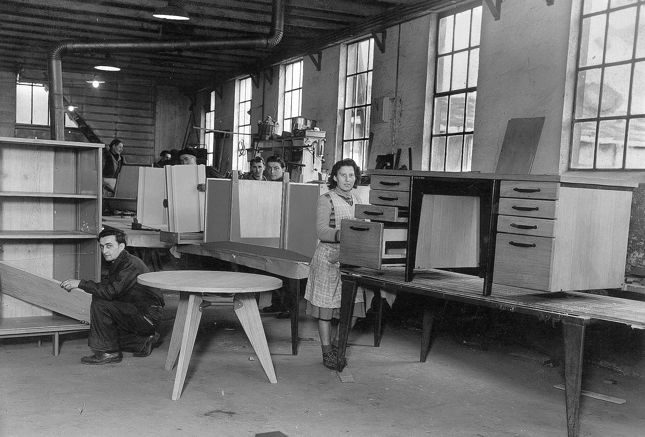 Ateliers Jean Prouvé, rue des Jardiniers, Nancy. The furniture assembly workshop, ca. 1946.