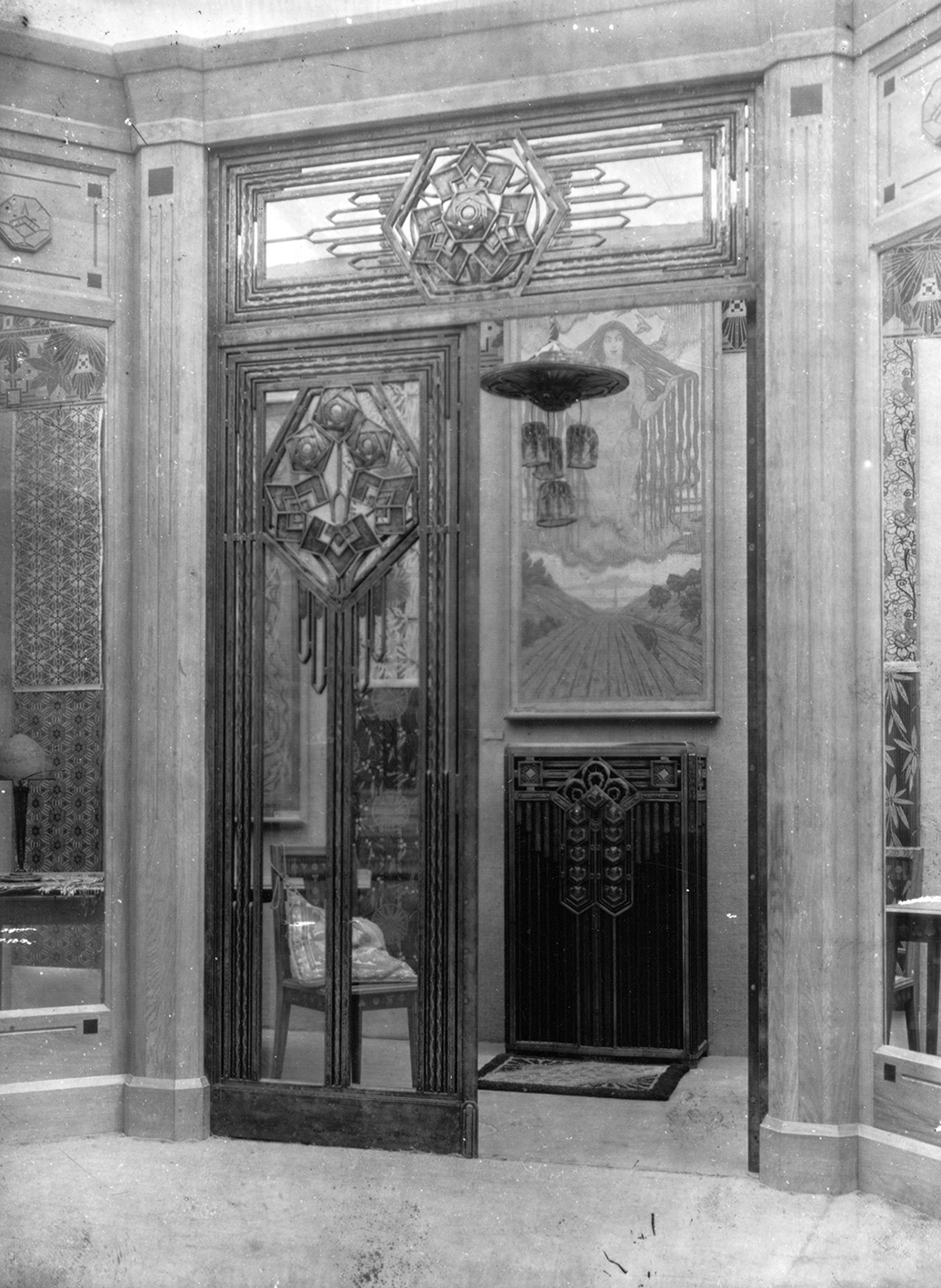 Porte à deux battants, fer forgé, 1923. Réalisation présentée pour le stand d’exposition de l’école régionale des arts appliquées de Nancy au musée Galliéra, Paris.