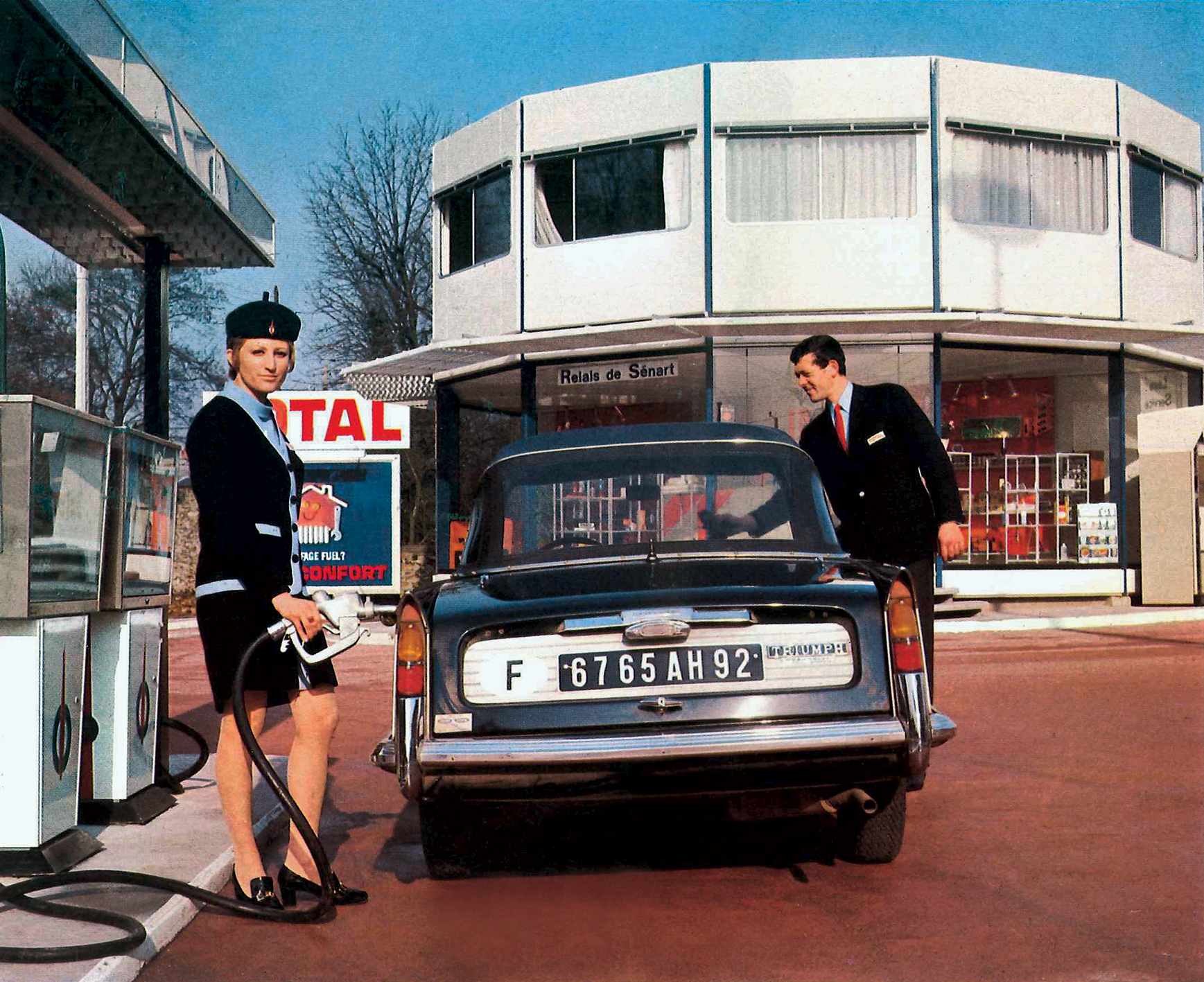 “A new kind of service station”. Photograph in <i>Nouvelles Total</i>, the Total company house journal, no. 46, April 1970.