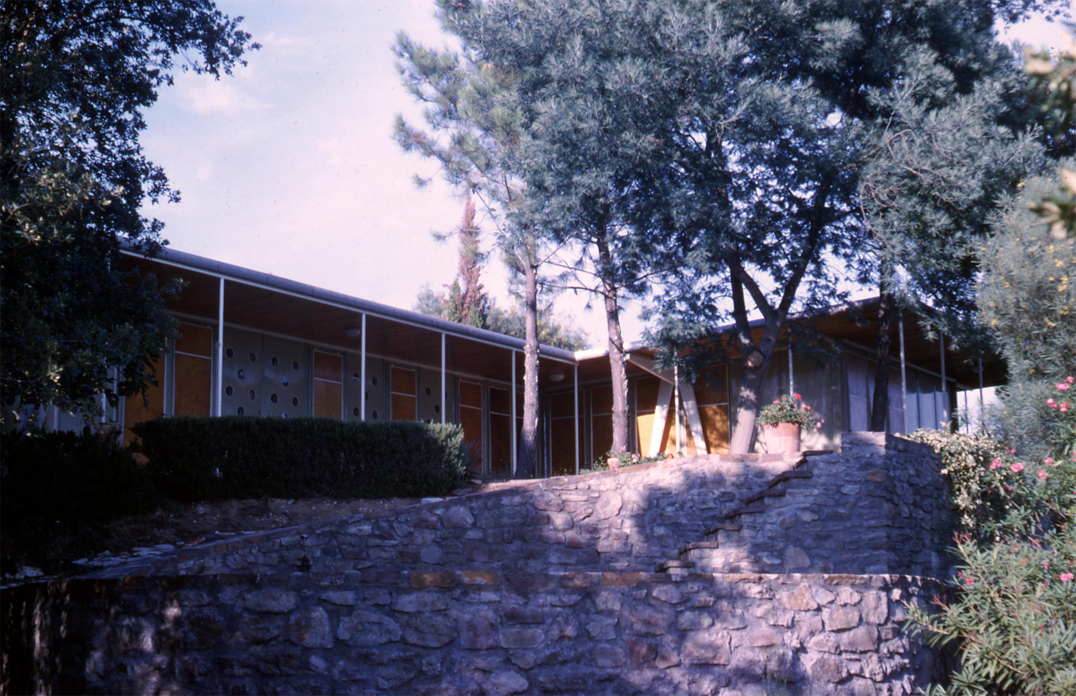 Villa Lopez, Guerrevieille, Sainte-Maxime, 1952–1953 (Jean Prouvé with architects R. Lopez and H. Prouvé).