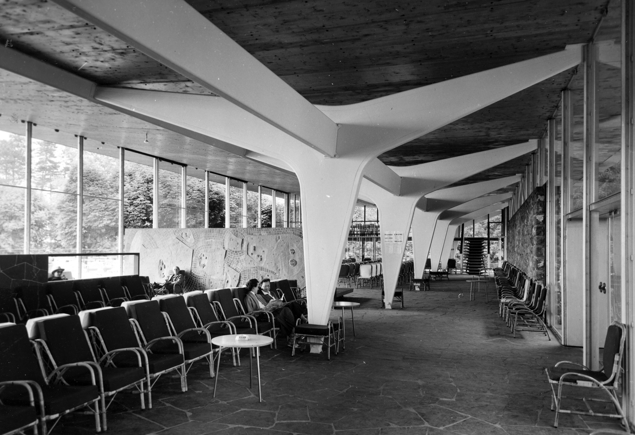 Cachat mineral water pump room, Évian, 1956 (Jean Prouvé, with architect M. Novarina, engineer S. Ketoff). View of the assembled loadbearing structure.