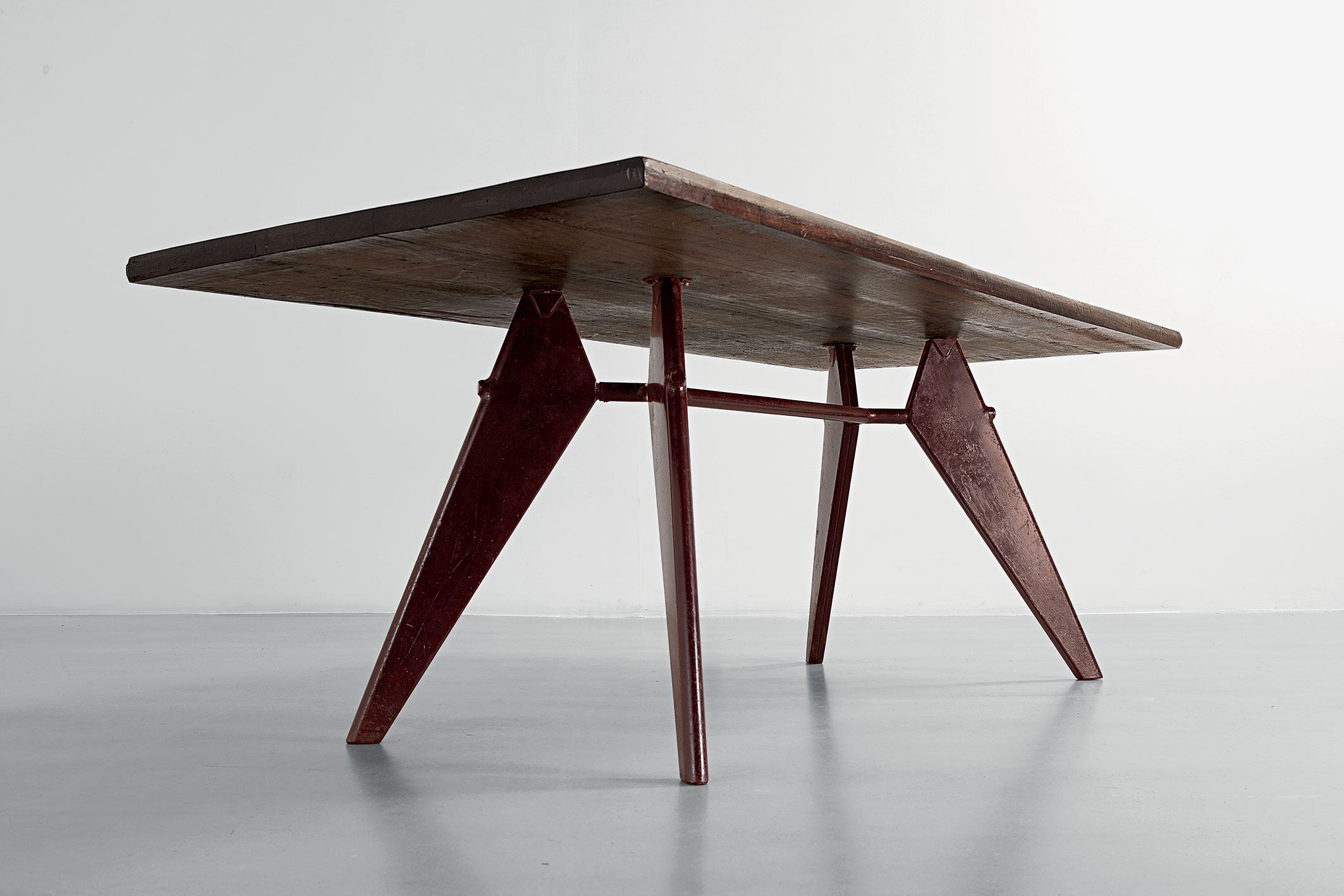 S.A.M. no. 506 table. Adapted by Charlotte Perriand for the Air France building, Brazzaville, 1952. African solid wood (kambala) table-top fixed on demountable sheet steel legs.