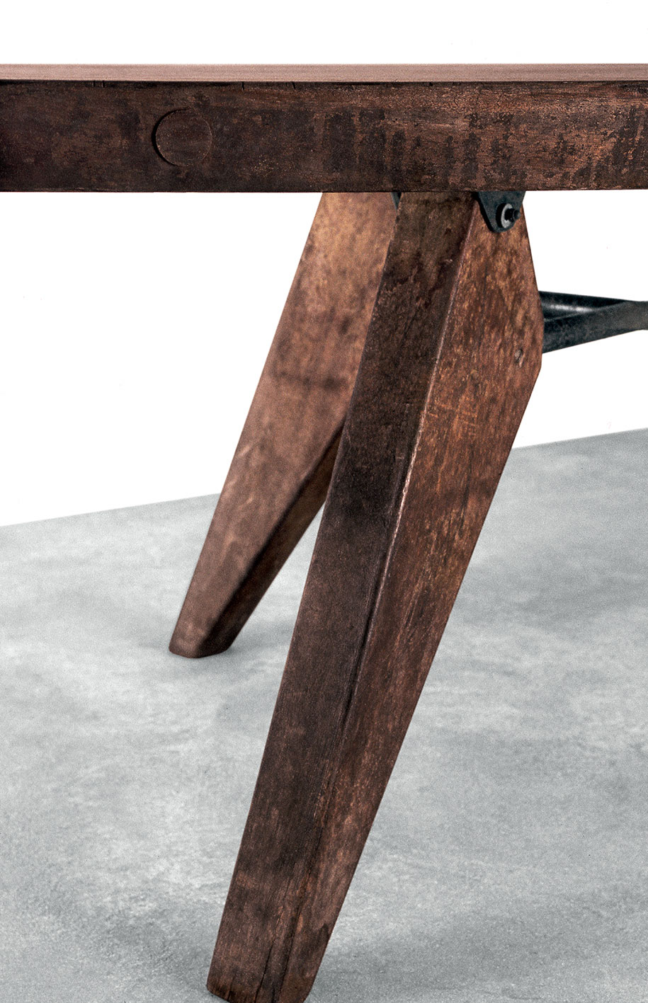 S.A.M. table, variant. Adapted by Charlotte Perriand for the Air France building, Brazzaville, 1952. Table-top and base of solid African kambala wood.