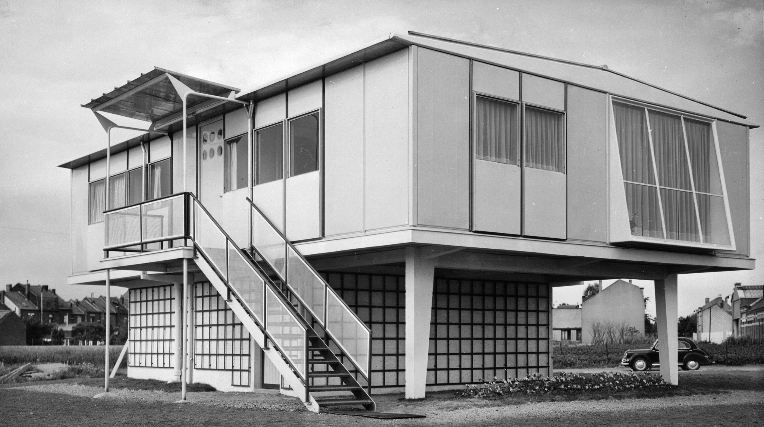 Métropole demountable house. Raised 8x12 house, Tourcoing, ca. 1951.