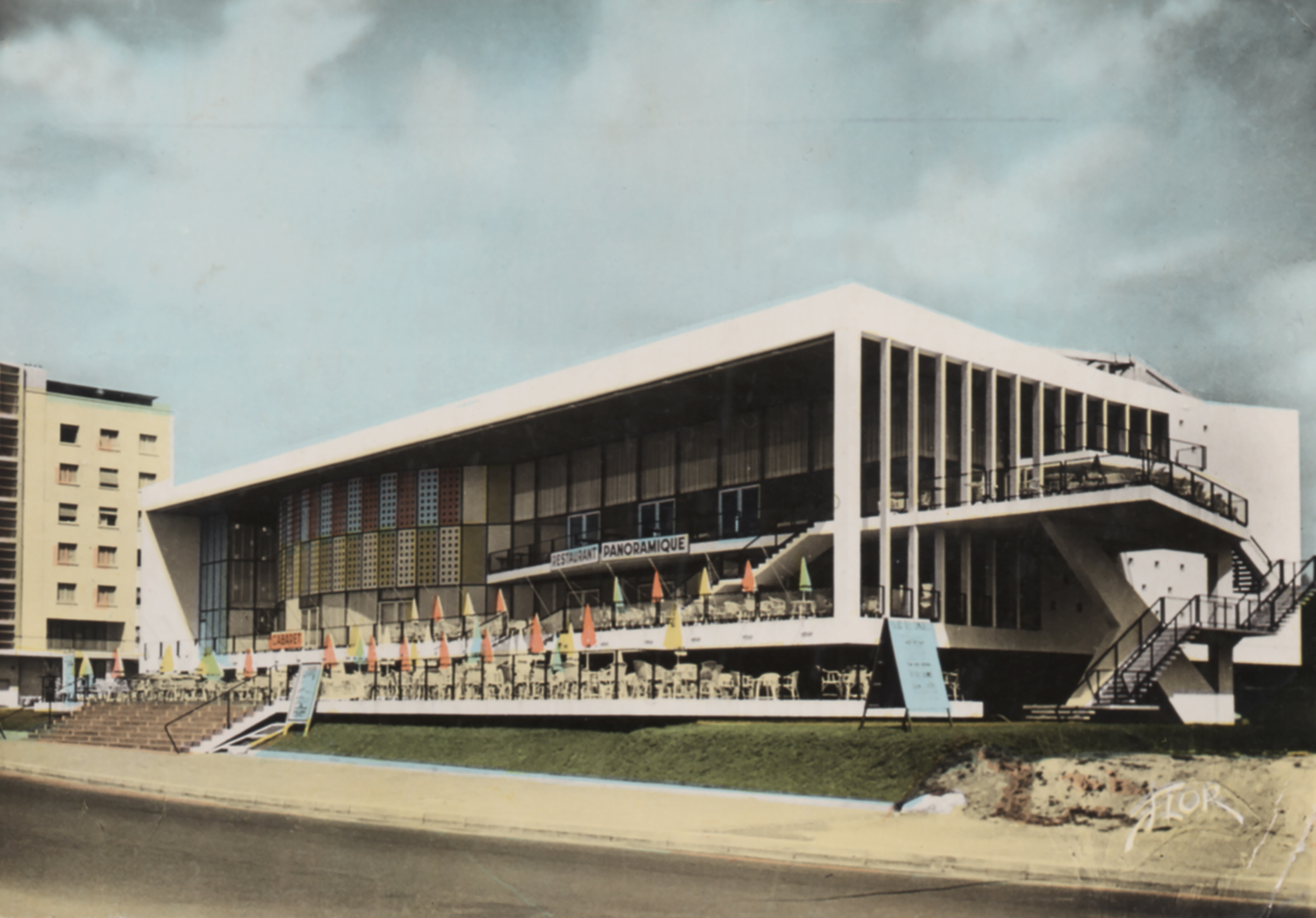 Palais de Foncillon et des Congrès, Royan (architect C. Ferret, 1957). Study for aluminum facades for the Front de Mer by Jean Prouvé.
