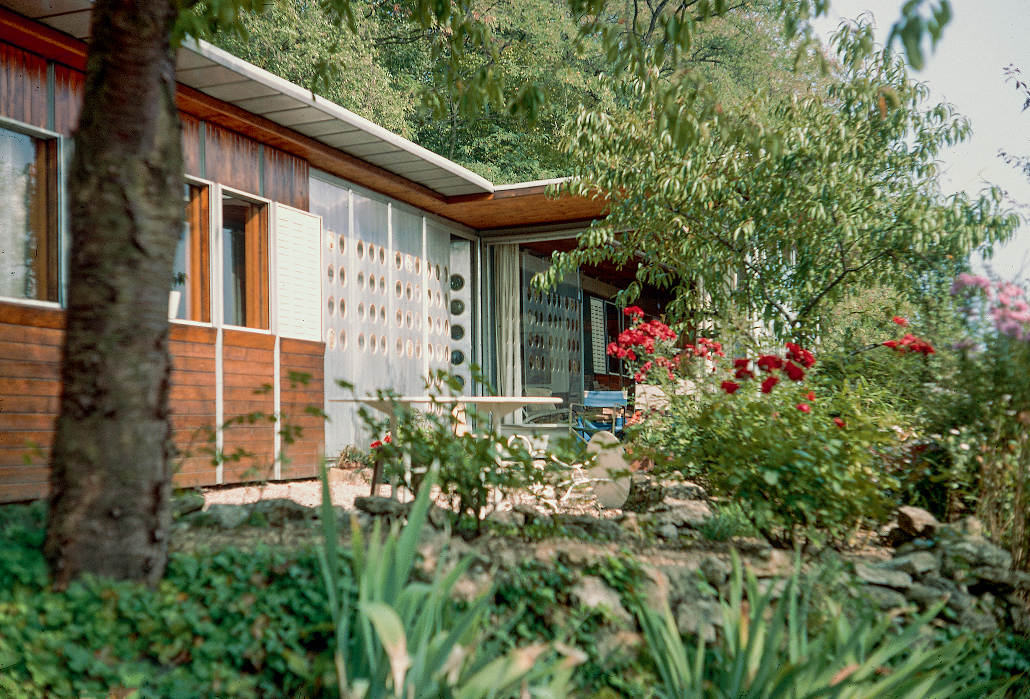 The J. Prouvé house. The garden, south side, made by Madeleine Prouvé, Le Haut-du-Lièvre, Nancy, ca. 1962.