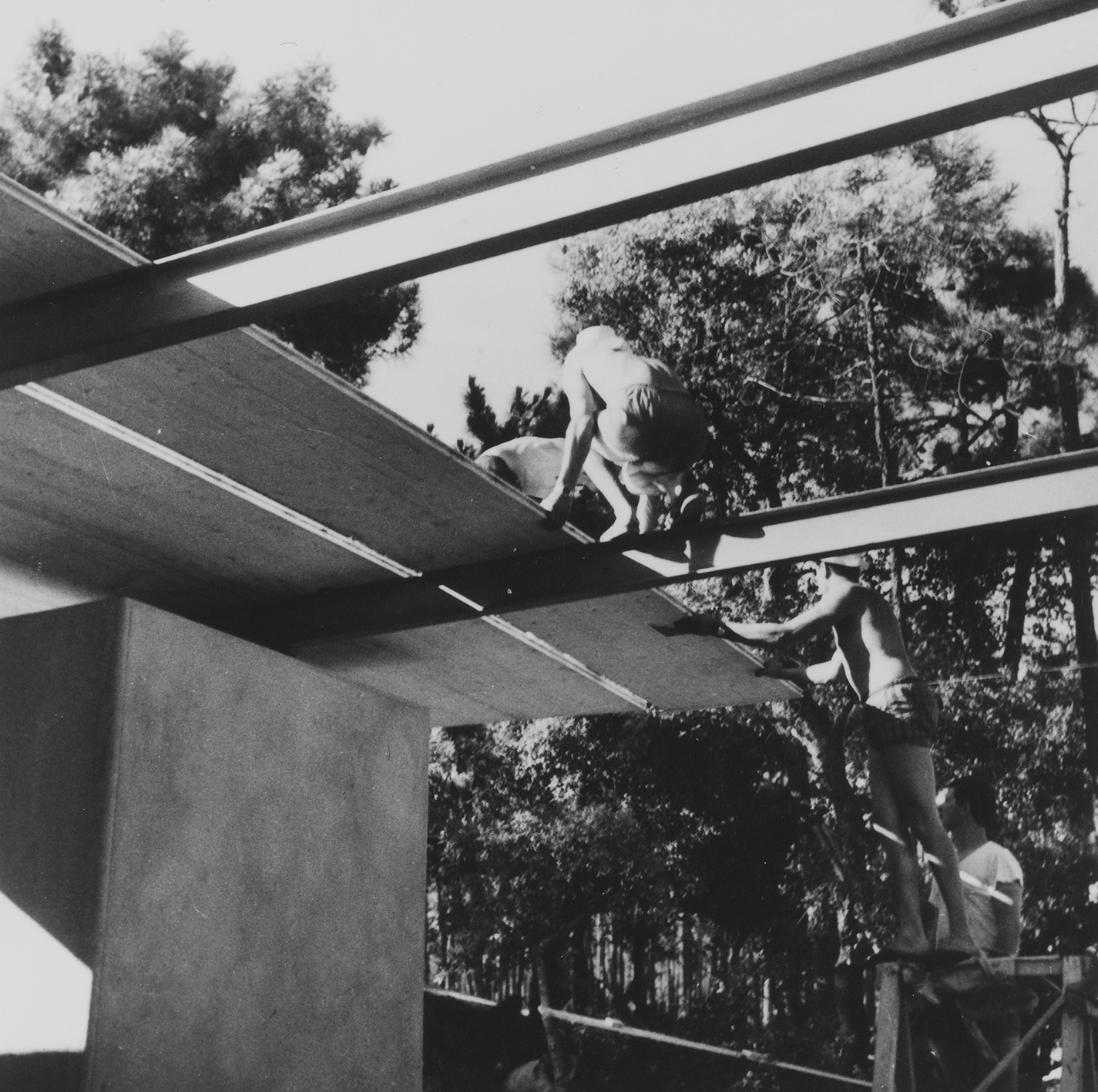 Villa Seynave, Domaine de Beauvallon, Grimaud, 1961 (Jean Prouvé, with architects N. Hutchison, J. Parente, M. Sauzet, J. Vilfour). View of the building site.