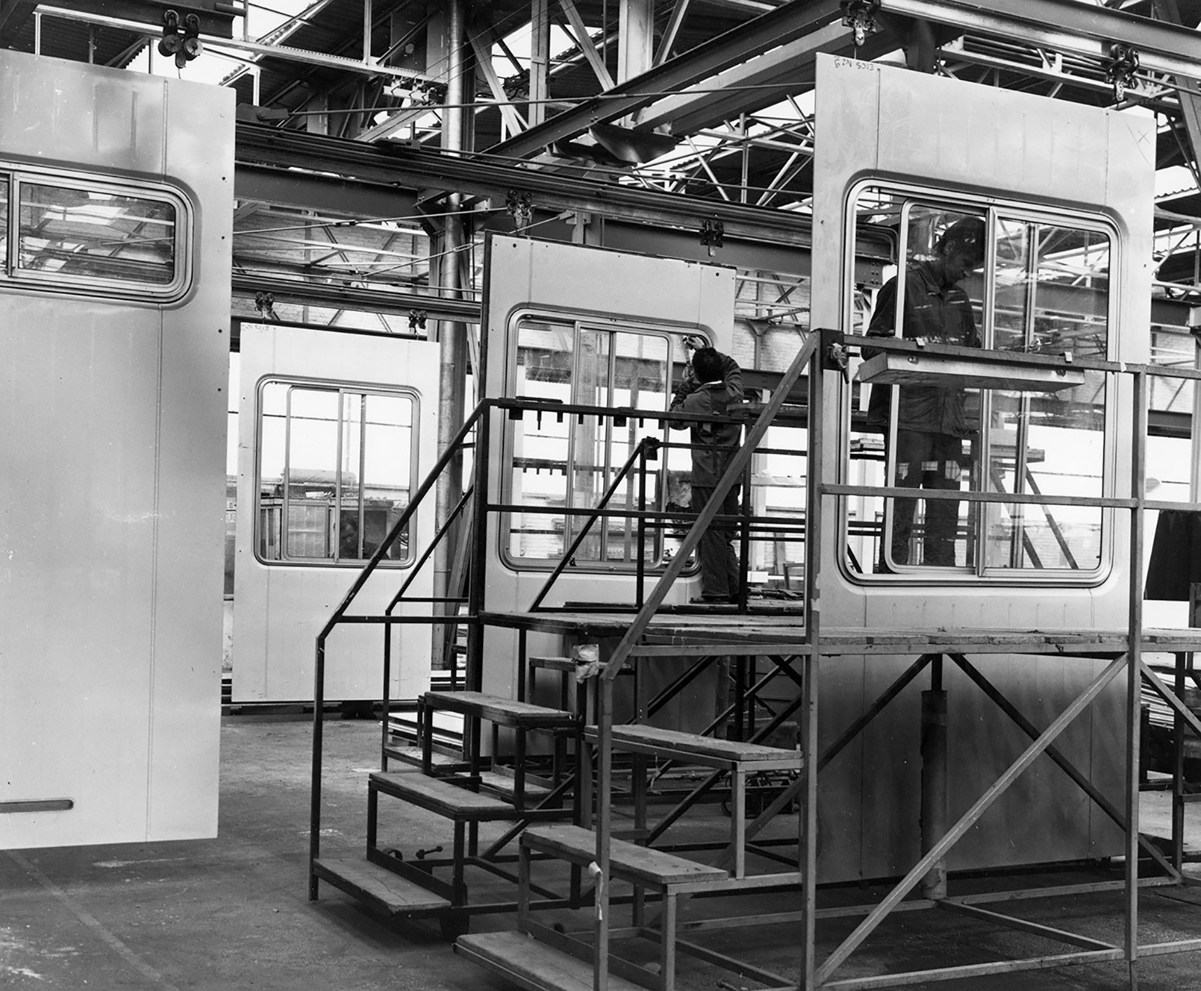 CIMT plant, Valenciennes. Assembling the panels designed by Jean Prouvé, 1963.