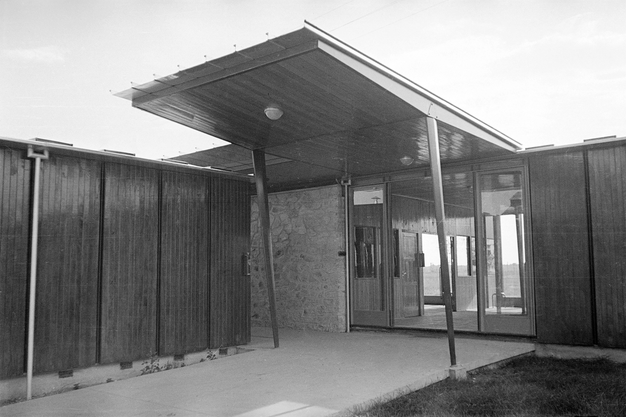 School for glassmaking apprentices, Croismare, 1948 (Jean Prouvé, with architect Henri Prouvé). Entrance canopy.