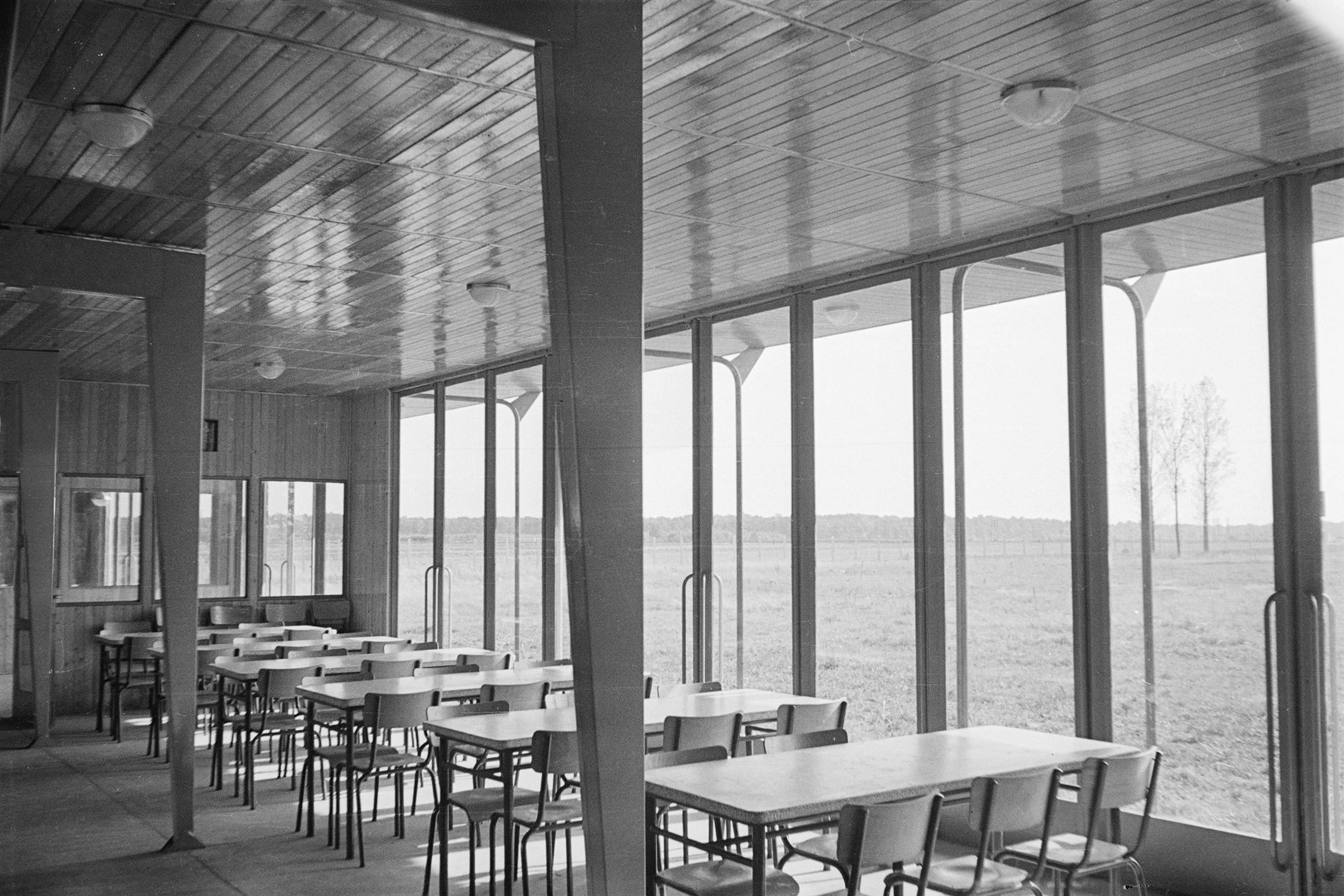 School for glassmaking apprentices, Croismare, 1948 (Jean Prouvé, with architect Henri Prouvé). The cafeteria with portal frames.