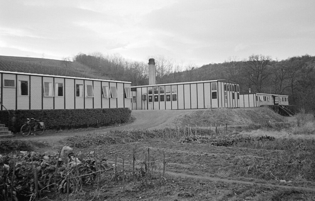 Bâtiments du personnel de la SCAL, Issoire, 1940 (P. Jeanneret, arch., système constructif Ateliers Jean Prouvé, Ch. Perriand, arch. d’intérieur).