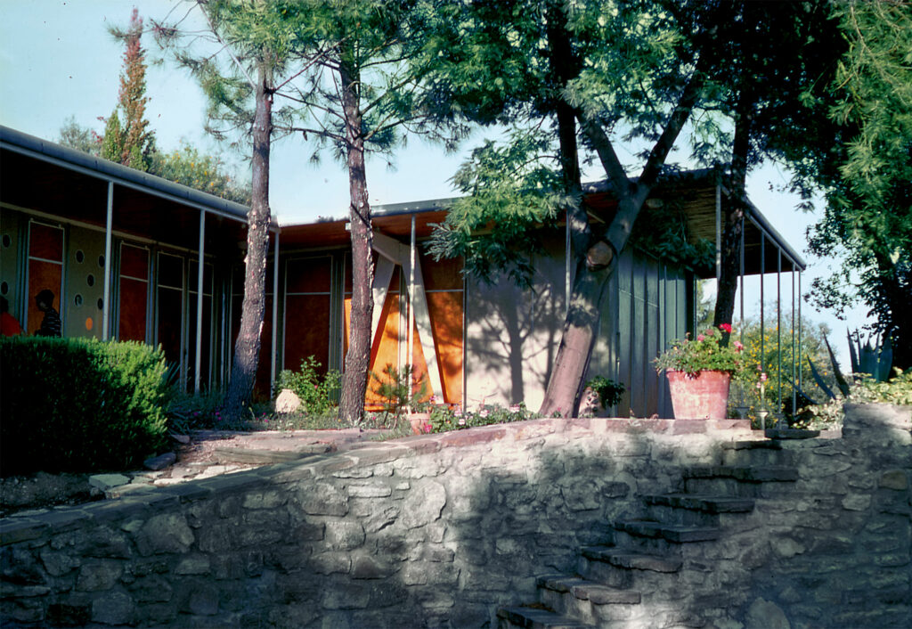 Villa Lopez, Guerrevieille, Sainte-Maxime, 1952-53 (Jean Prouvé, avec R. Lopez et H. Prouvé, arch.).