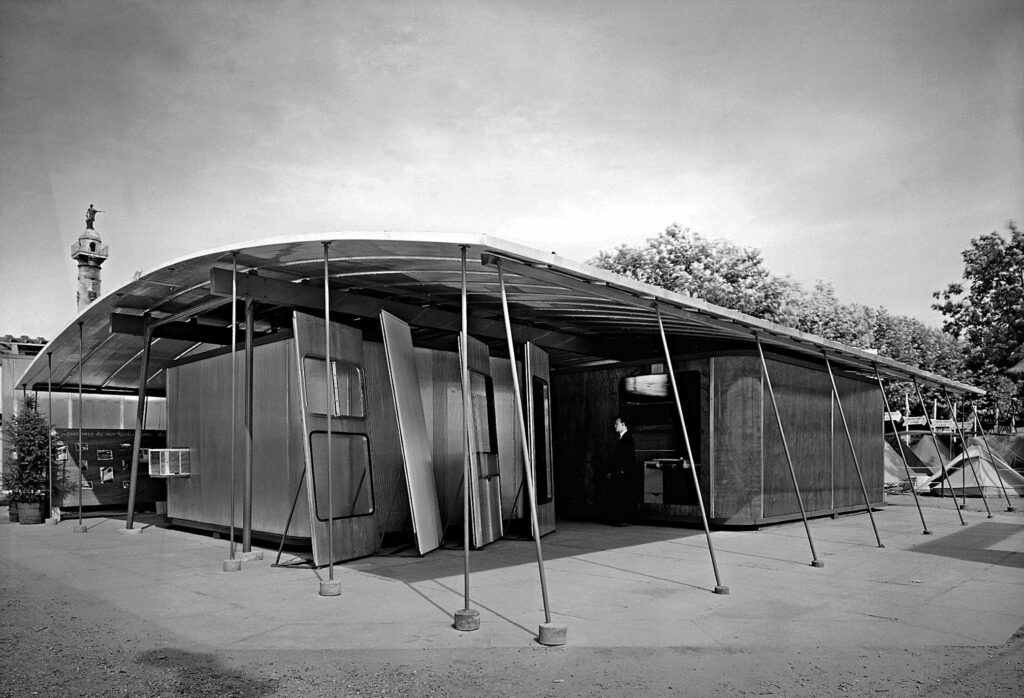 Maison saharienne, prototype exposé à Paris, 1958.