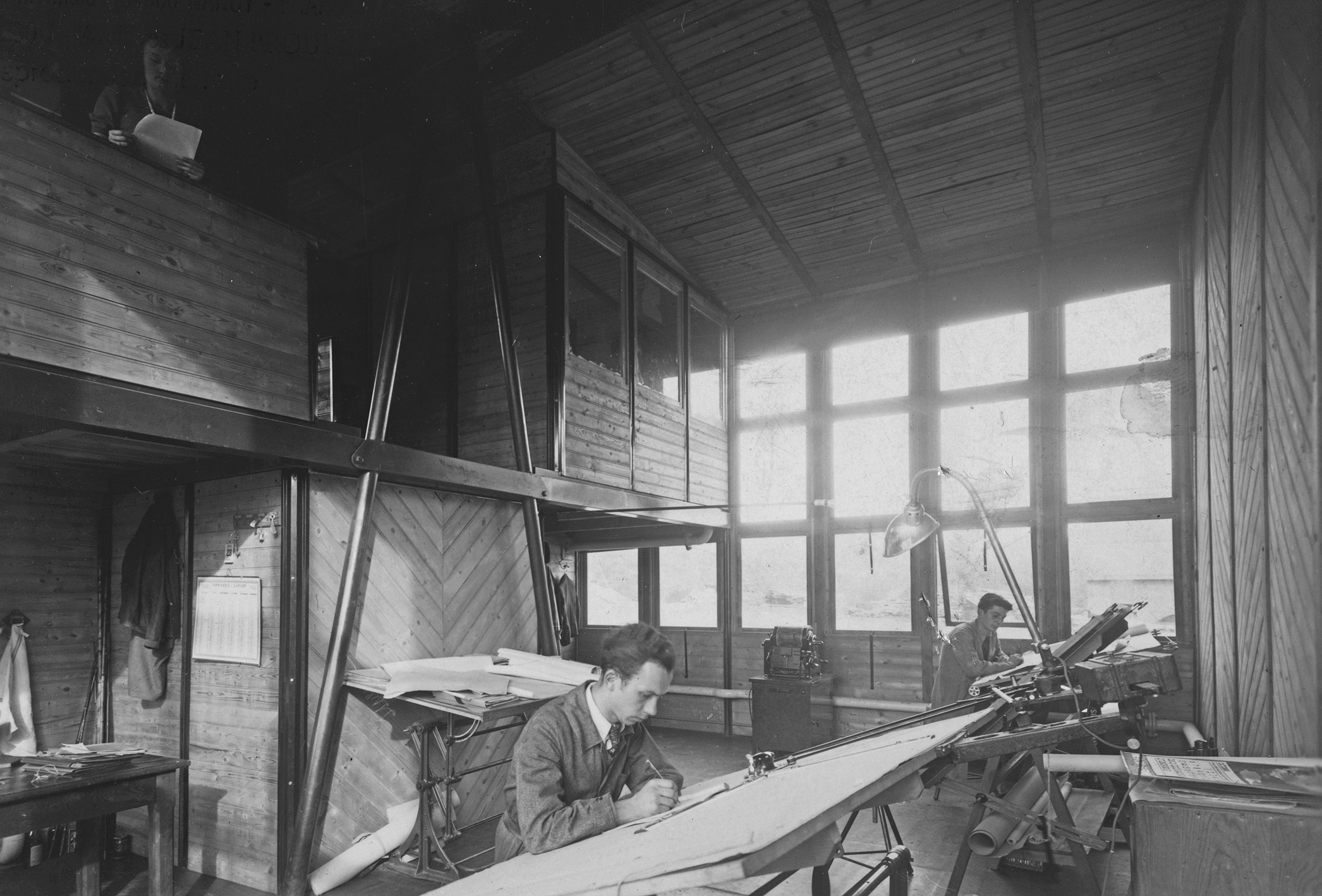 SCAL drafting pavilion. Constructive system Jean Prouvé, Pierre Jeanneret, architect. Workspace on the ground floor and management office on the mezzanine, Issoire, ca. 1940