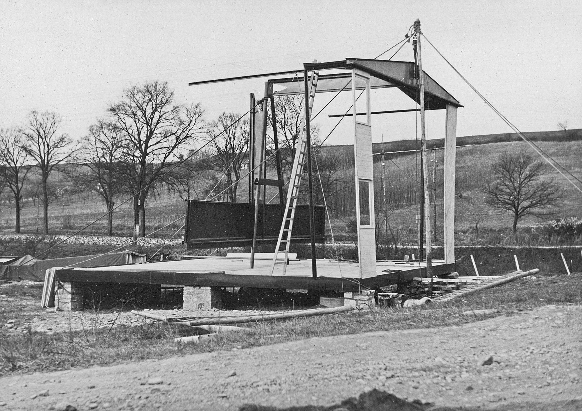 SCAL drafting pavilion. Constructive system Jean Prouvé, Pierre Jeanneret, architect.  Assembly of the design and management office, Issoire, March–April 1940.