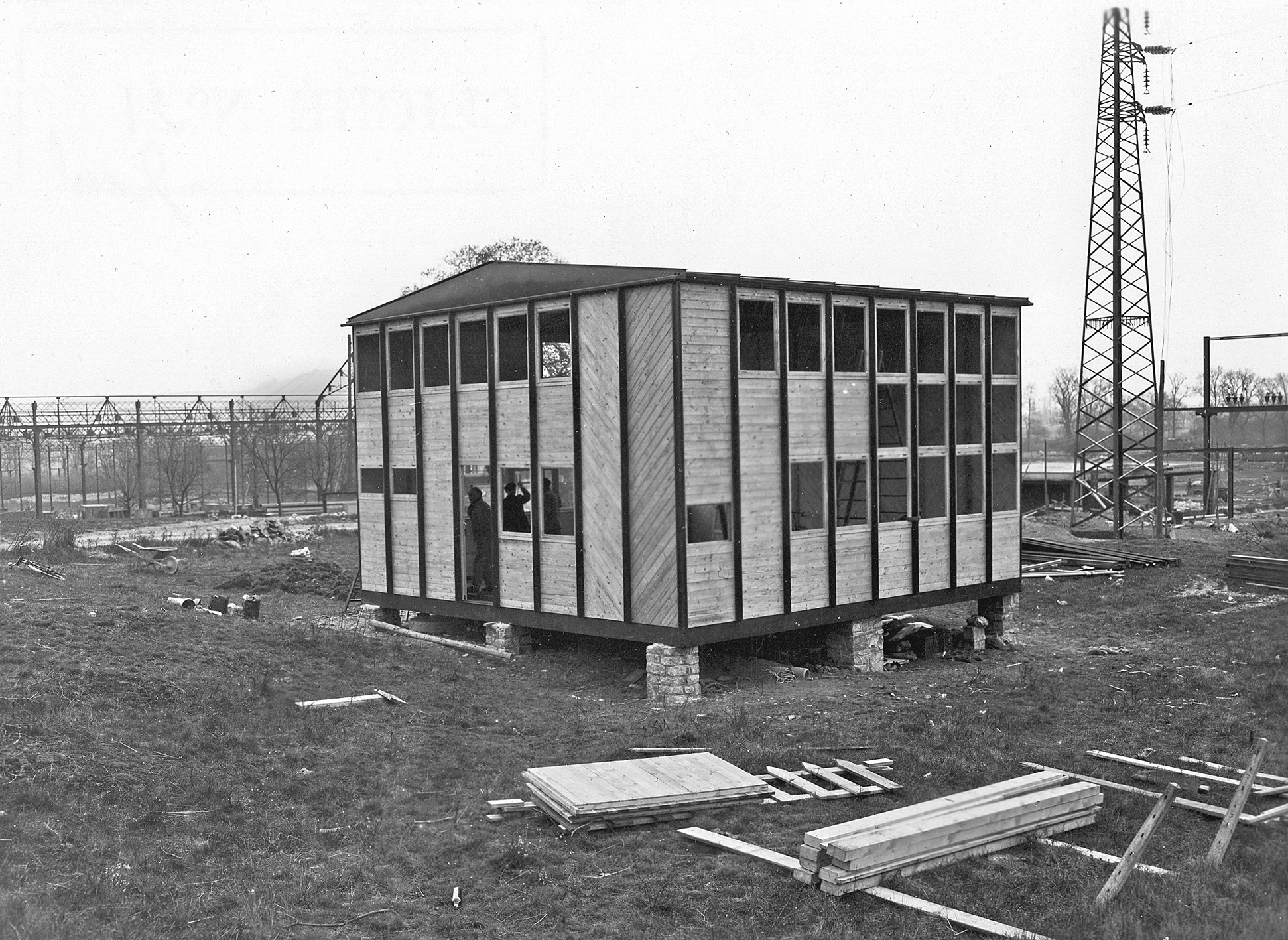 SCAL drafting pavilion. Constructive system Jean Prouvé, Pierre Jeanneret, architect.  Assembly of the design and management office, Issoire, March–April 1940